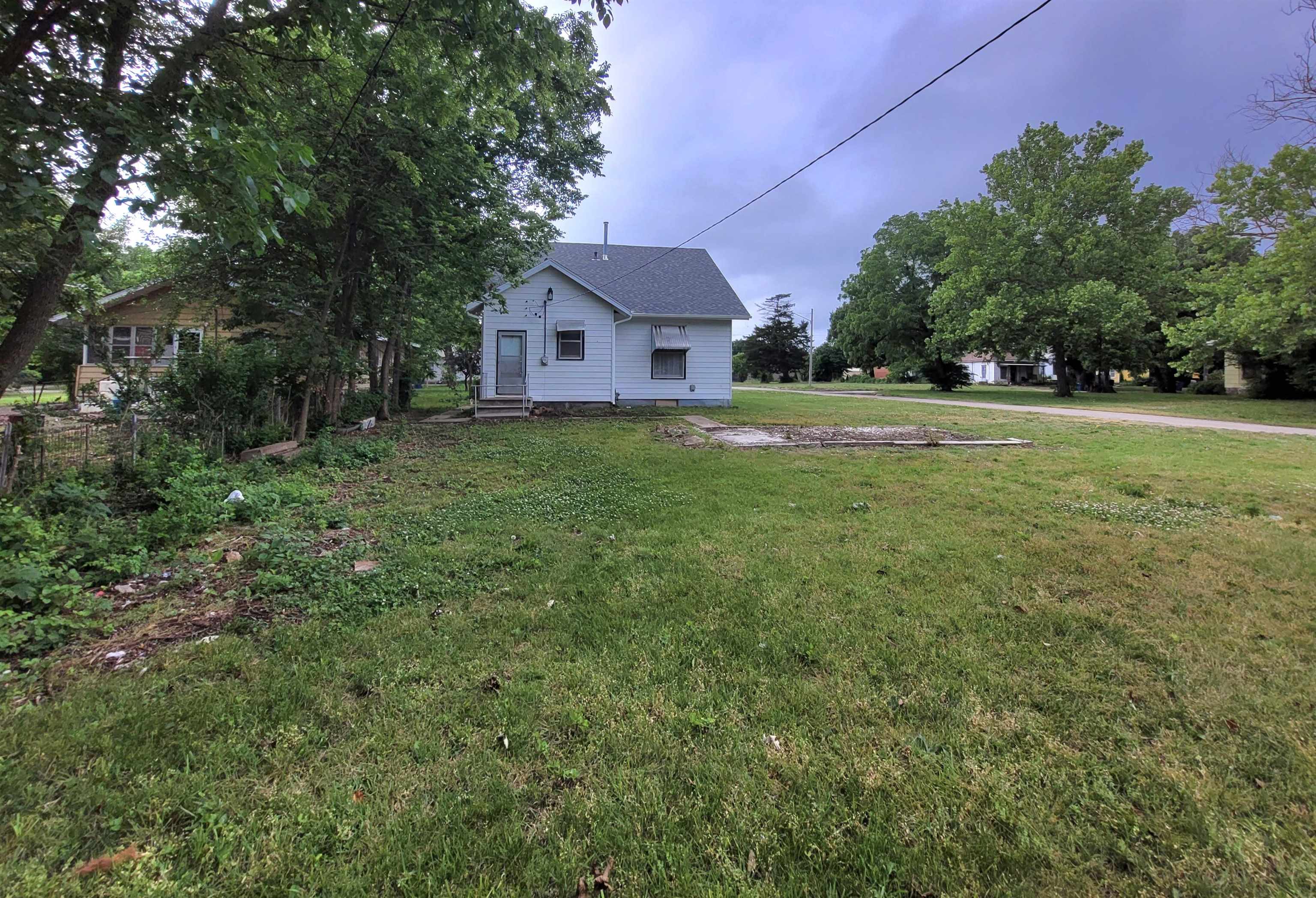 720 N Elm Eureka KS 67045
