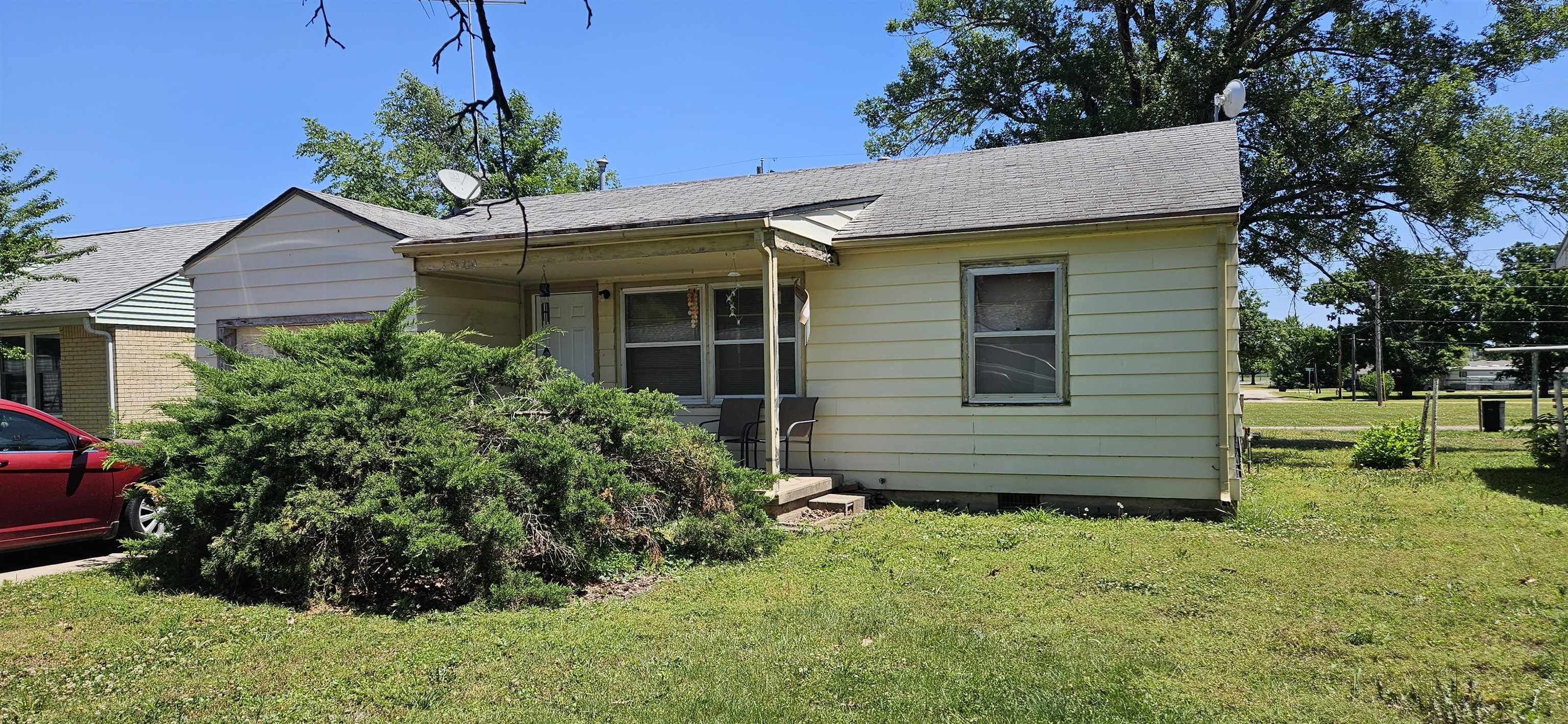 1720 Poplar Street Winfield KS 67156