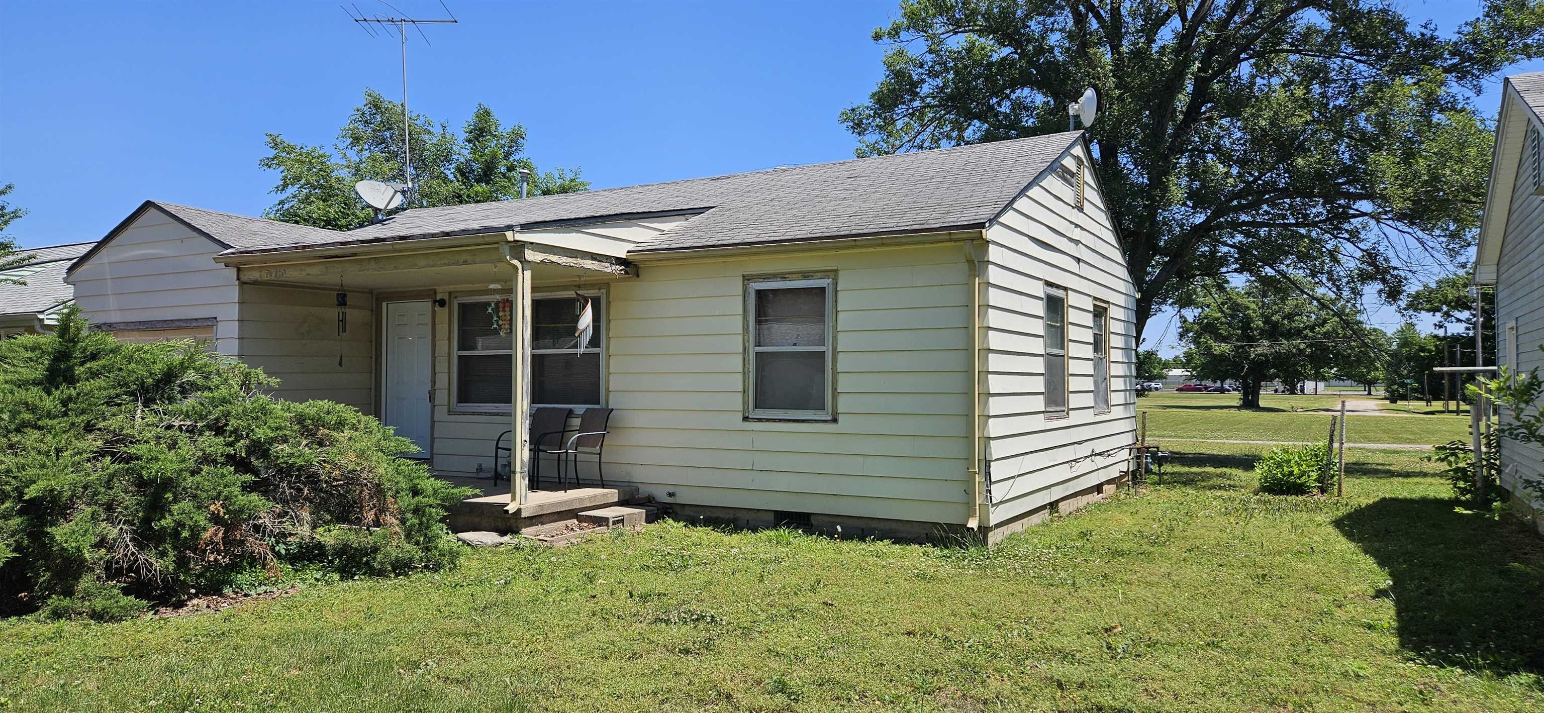 1720 Poplar Street Winfield KS 67156