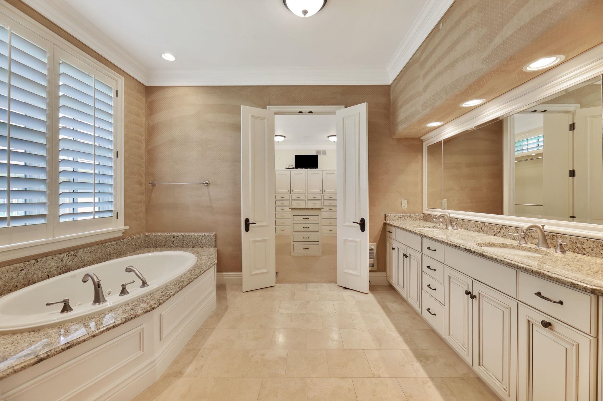 320 E Flint Hills National Court Andover KS 67002