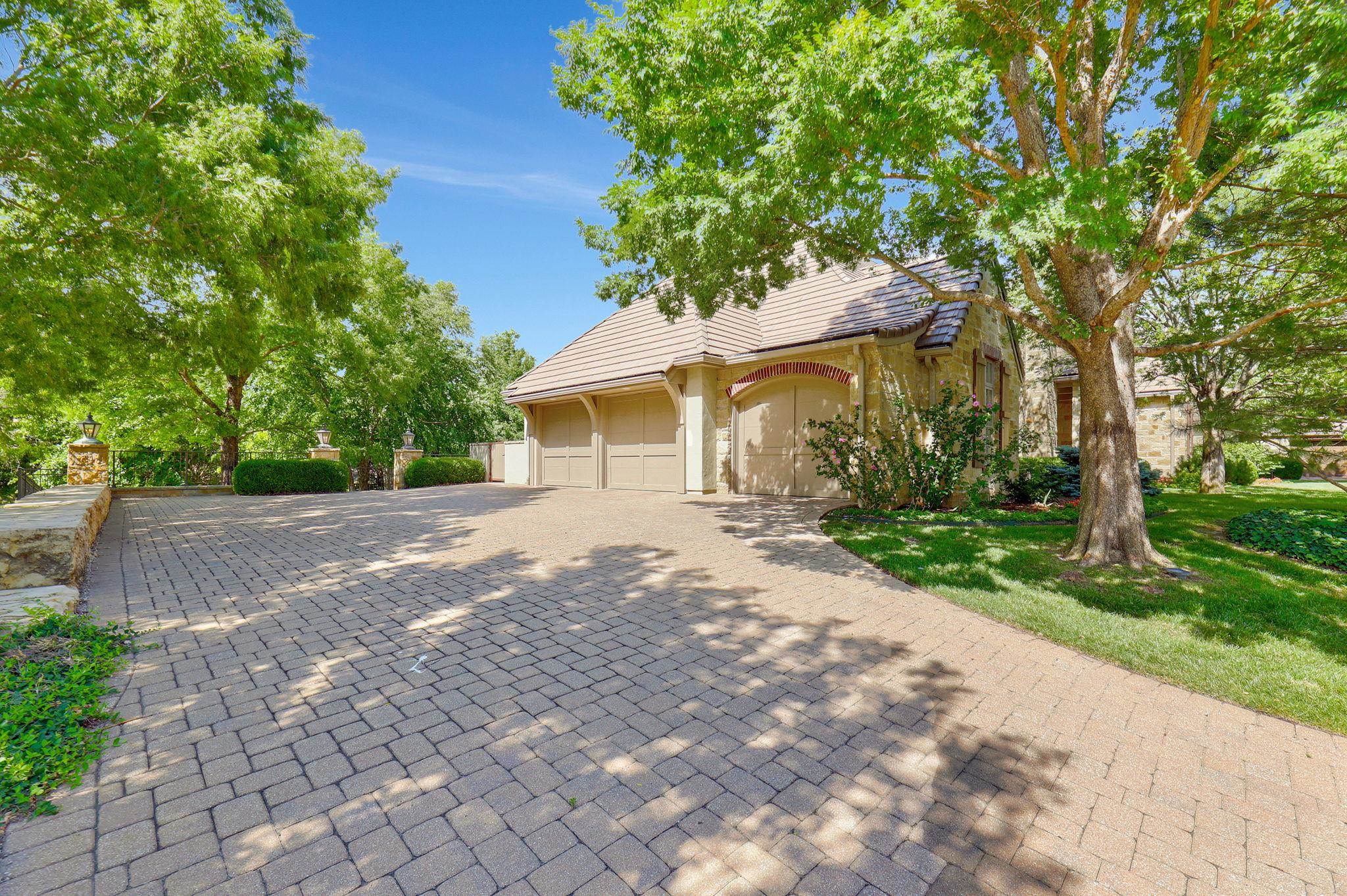 320 E Flint Hills National Court Andover KS 67002