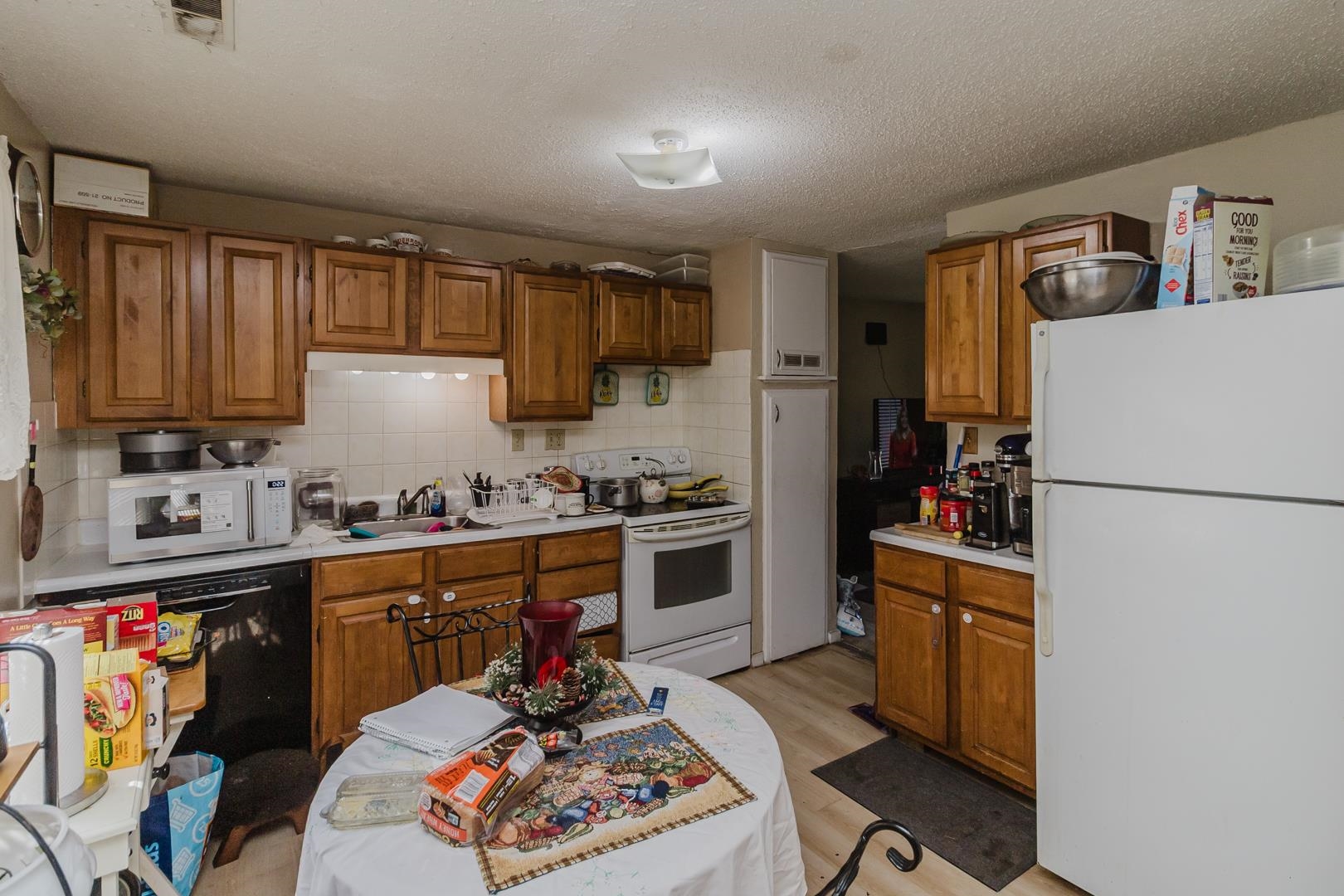 1020 Waverly Wichita KS 67218