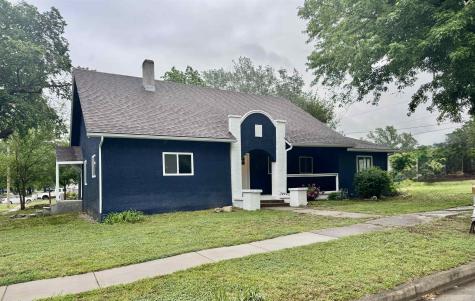 1502 E 2nd Winfield KS 67156