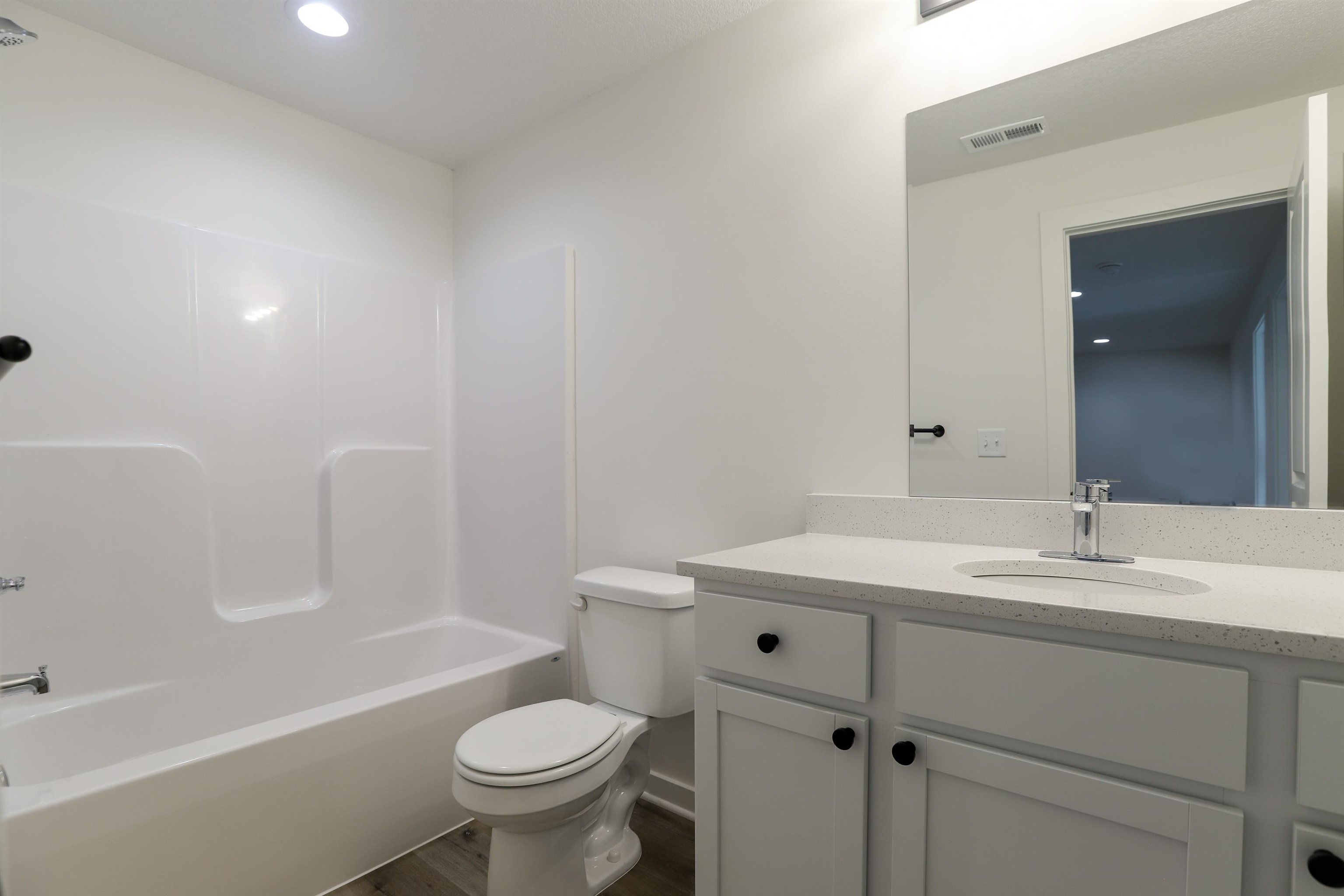 5253 Pinecrest Court N Bel Aire KS 67220