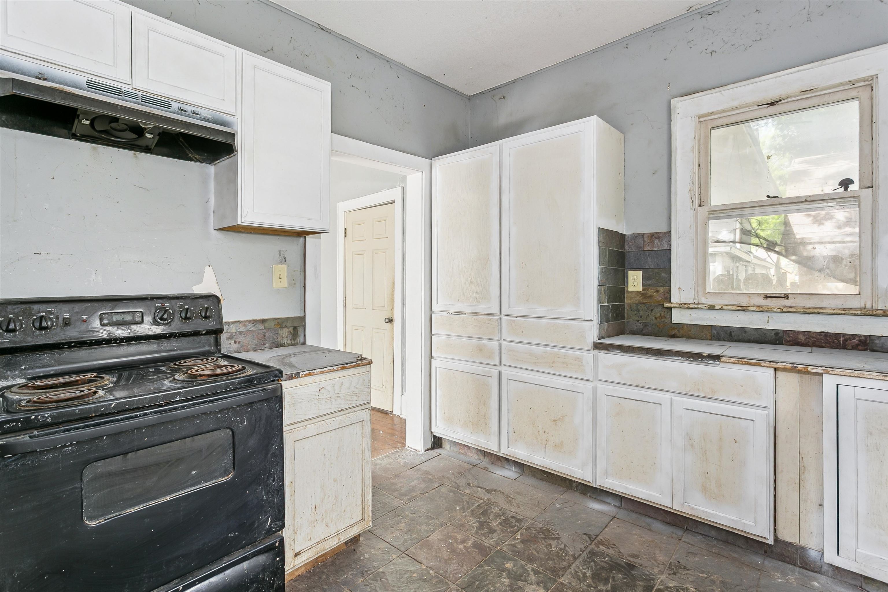 216 E Main Augusta KS 67010-0000
