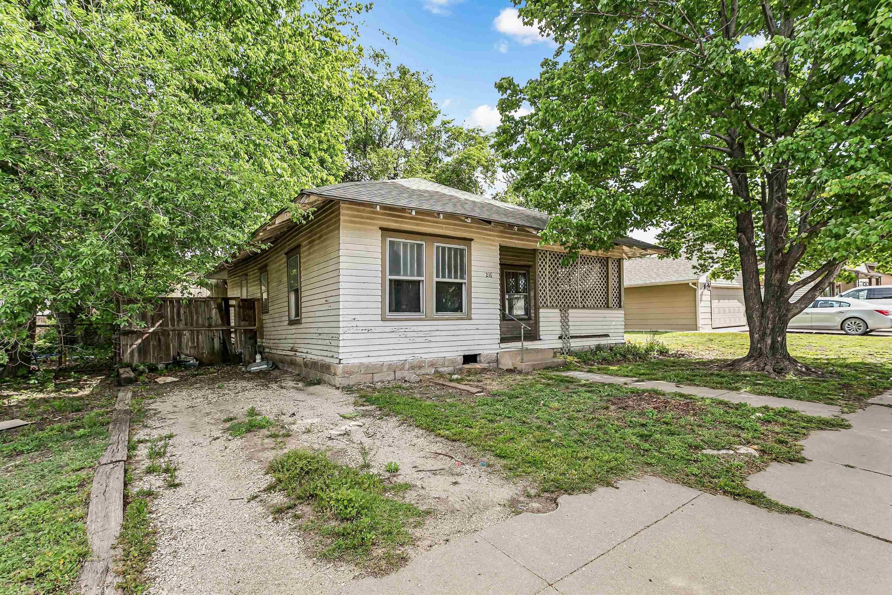 216 E Main Augusta KS 67010-0000