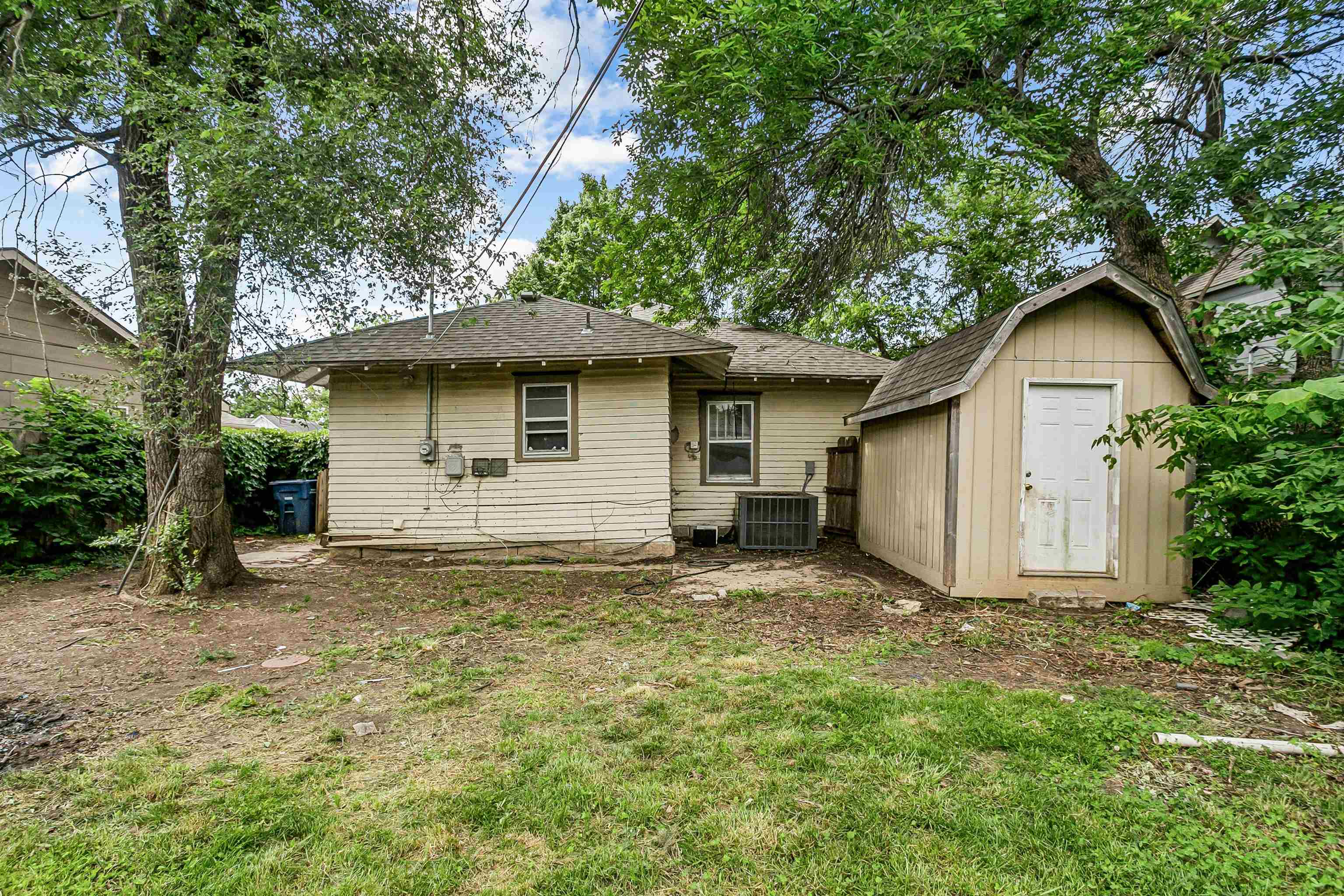 216 E Main Augusta KS 67010-0000