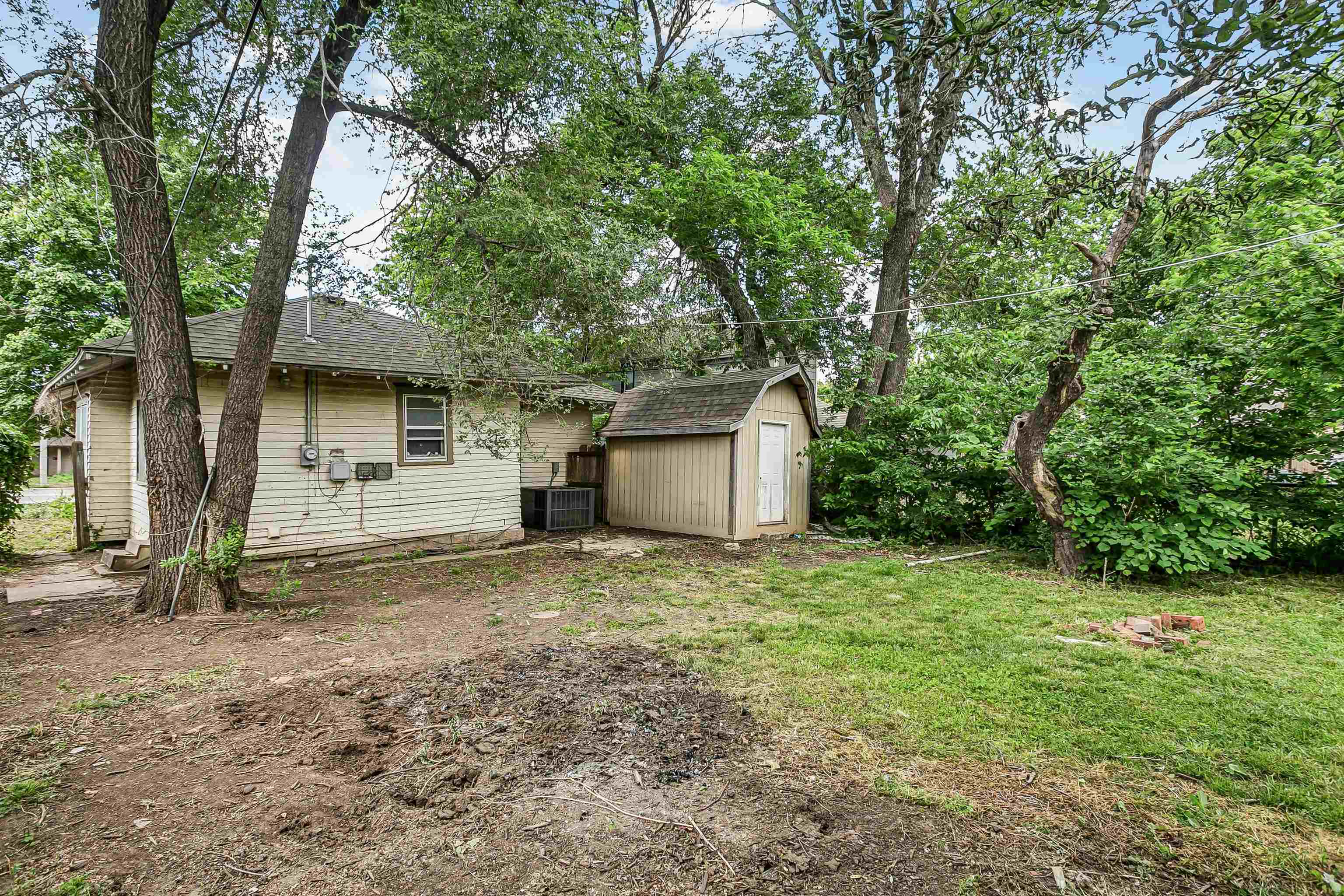 216 E Main Augusta KS 67010-0000