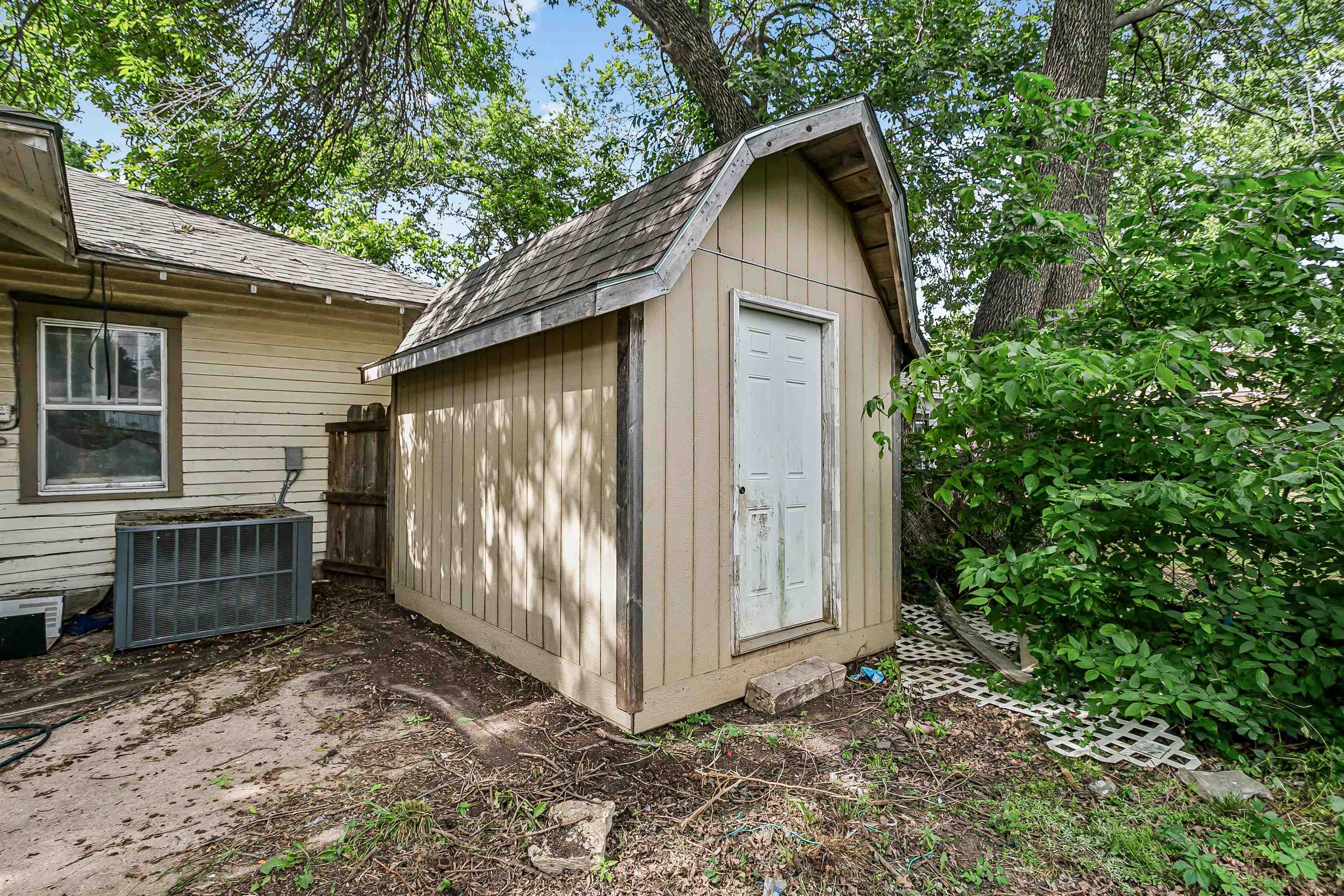 216 E Main Augusta KS 67010-0000