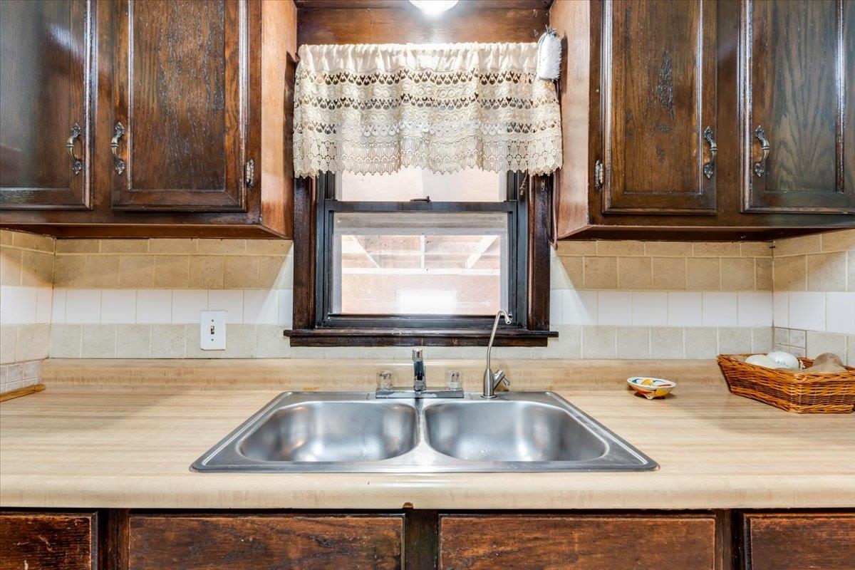 2419 N Rosenthal Avenue Wichita KS 67204-6129