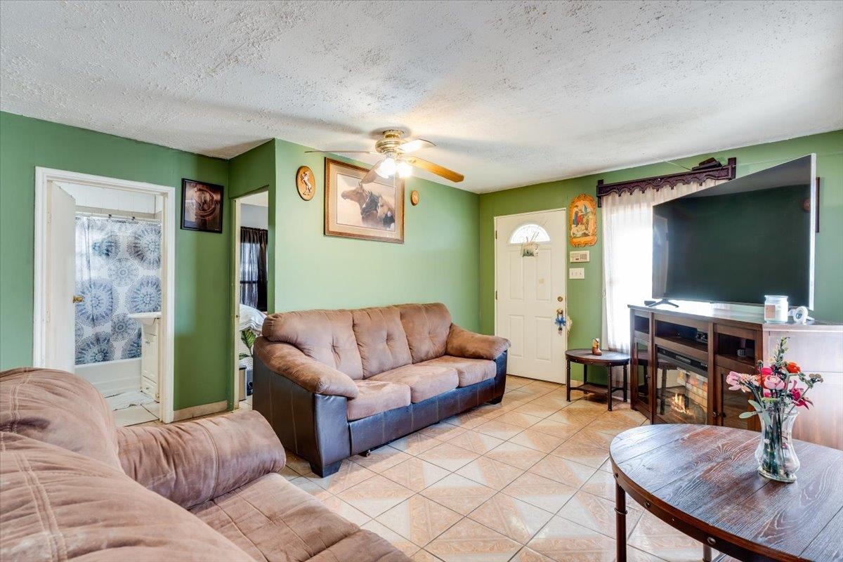 2419 N Rosenthal Avenue Wichita KS 67204-6129