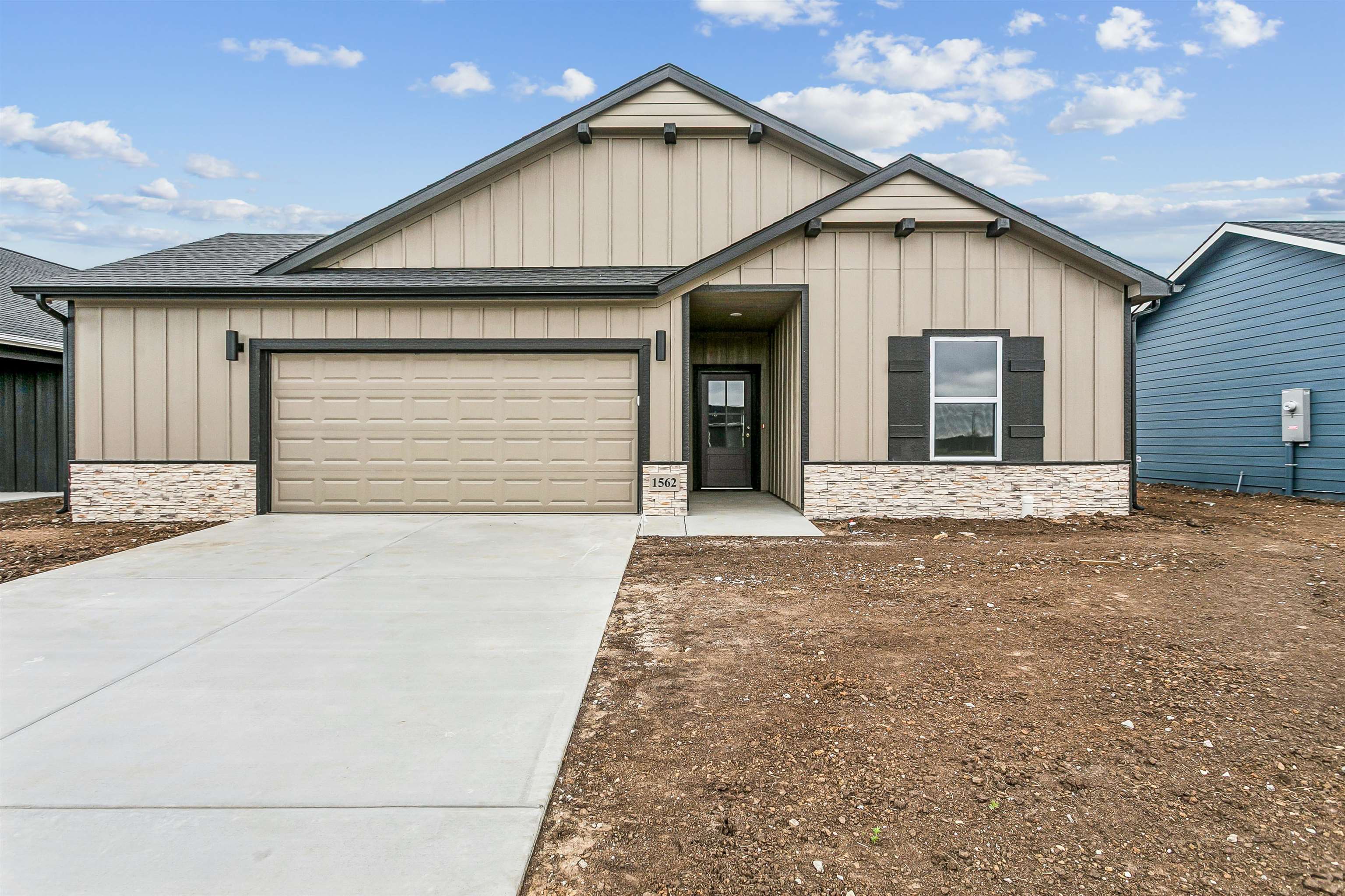 1562 N Emerald Valley Drive Mulvane KS 67110
