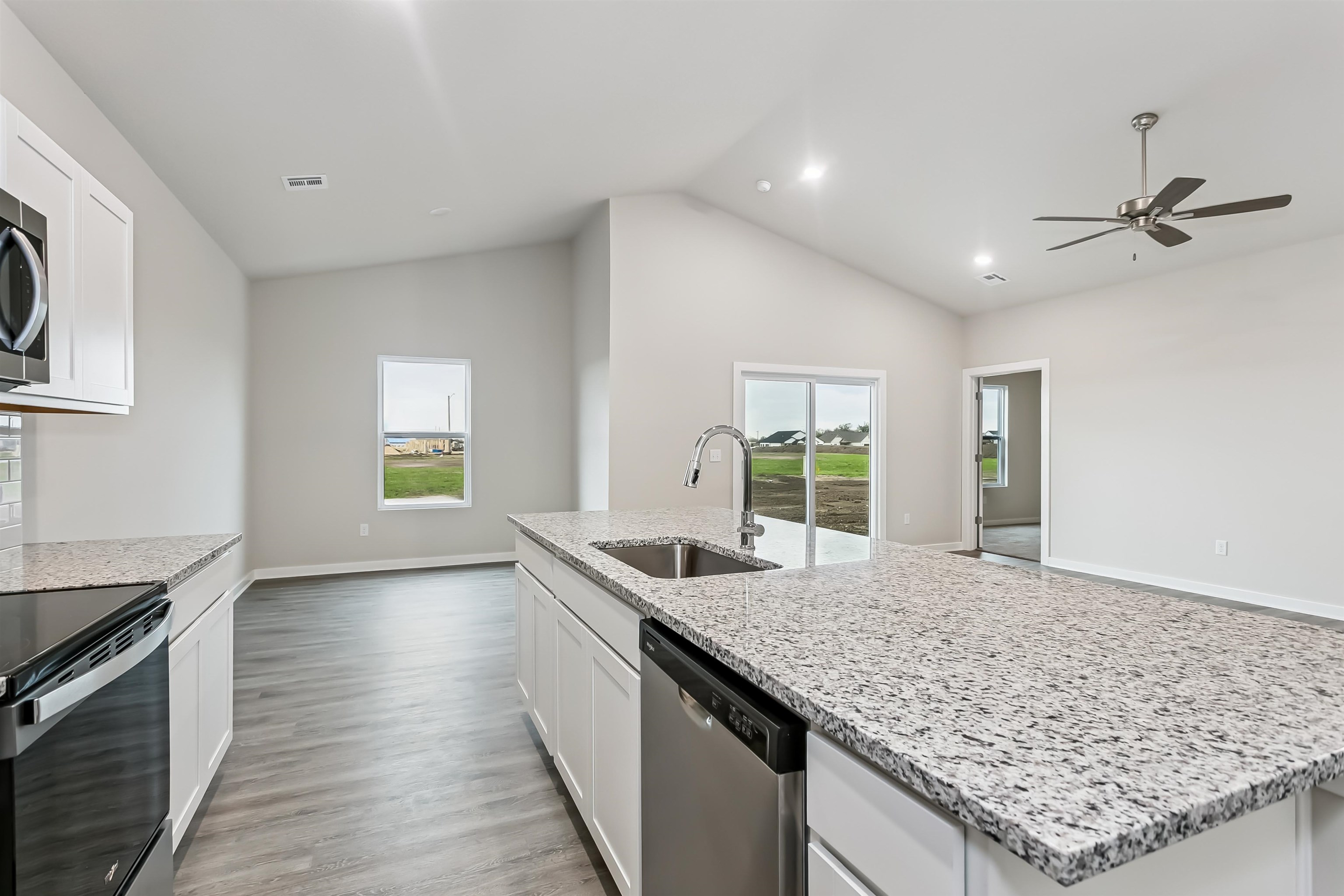1562 N Emerald Valley Drive Mulvane KS 67110