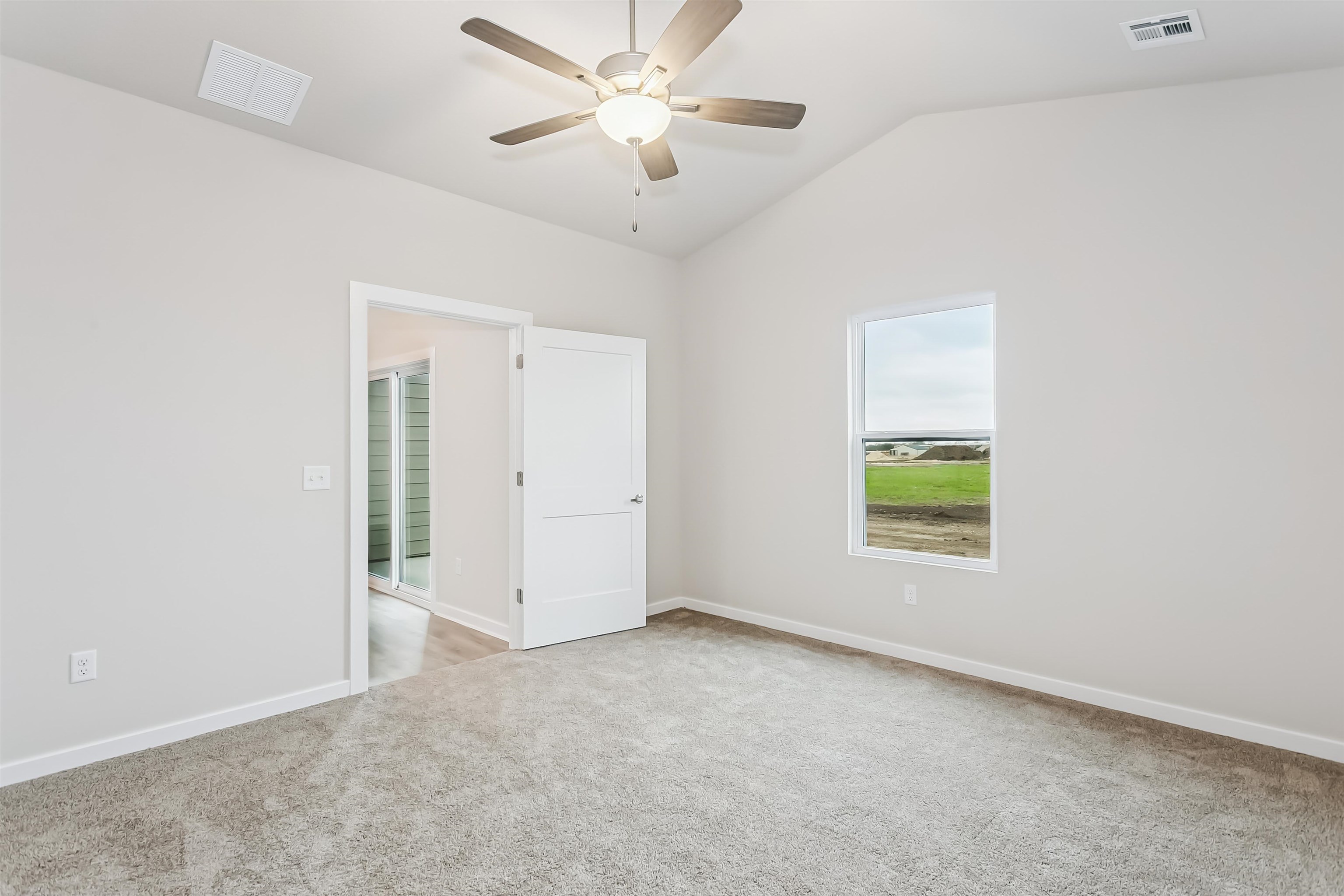 1562 N Emerald Valley Drive Mulvane KS 67110