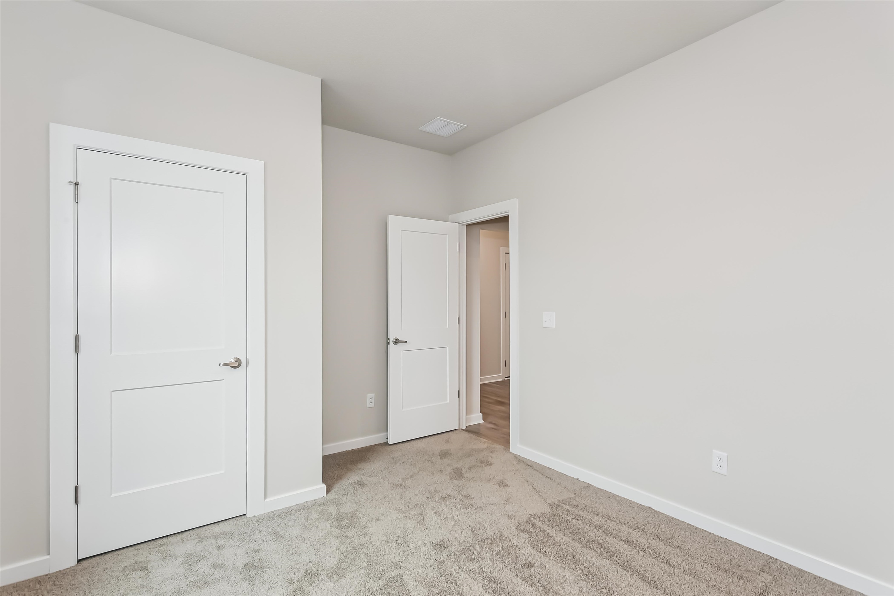 1562 N Emerald Valley Drive Mulvane KS 67110