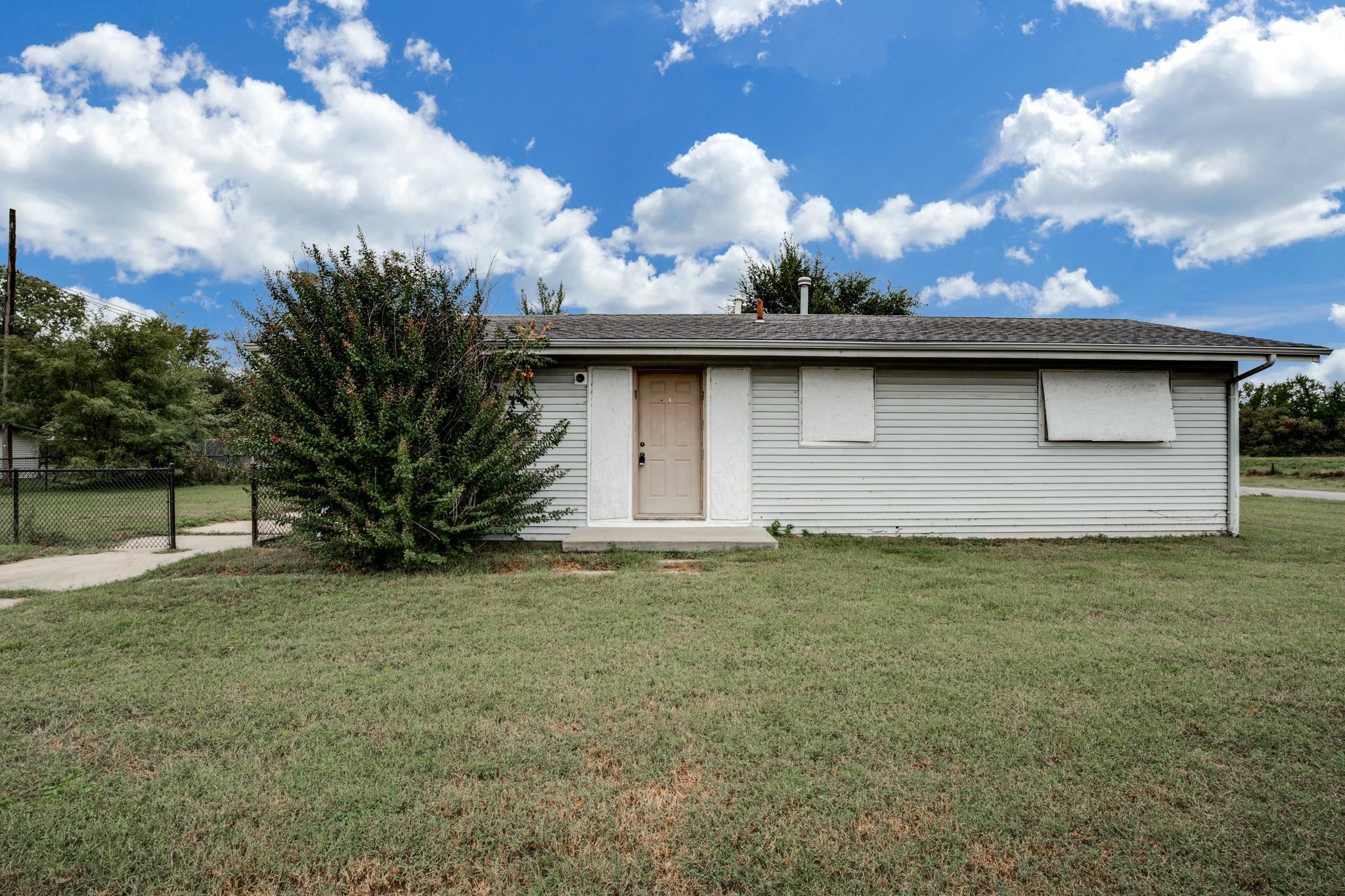 2236 53rd Wichita KS 67216