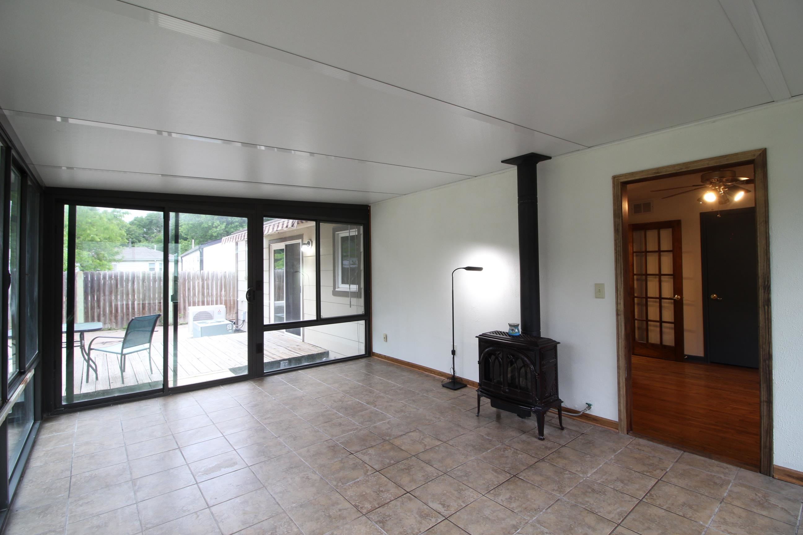 1911 S Faulders Wichita KS 67218