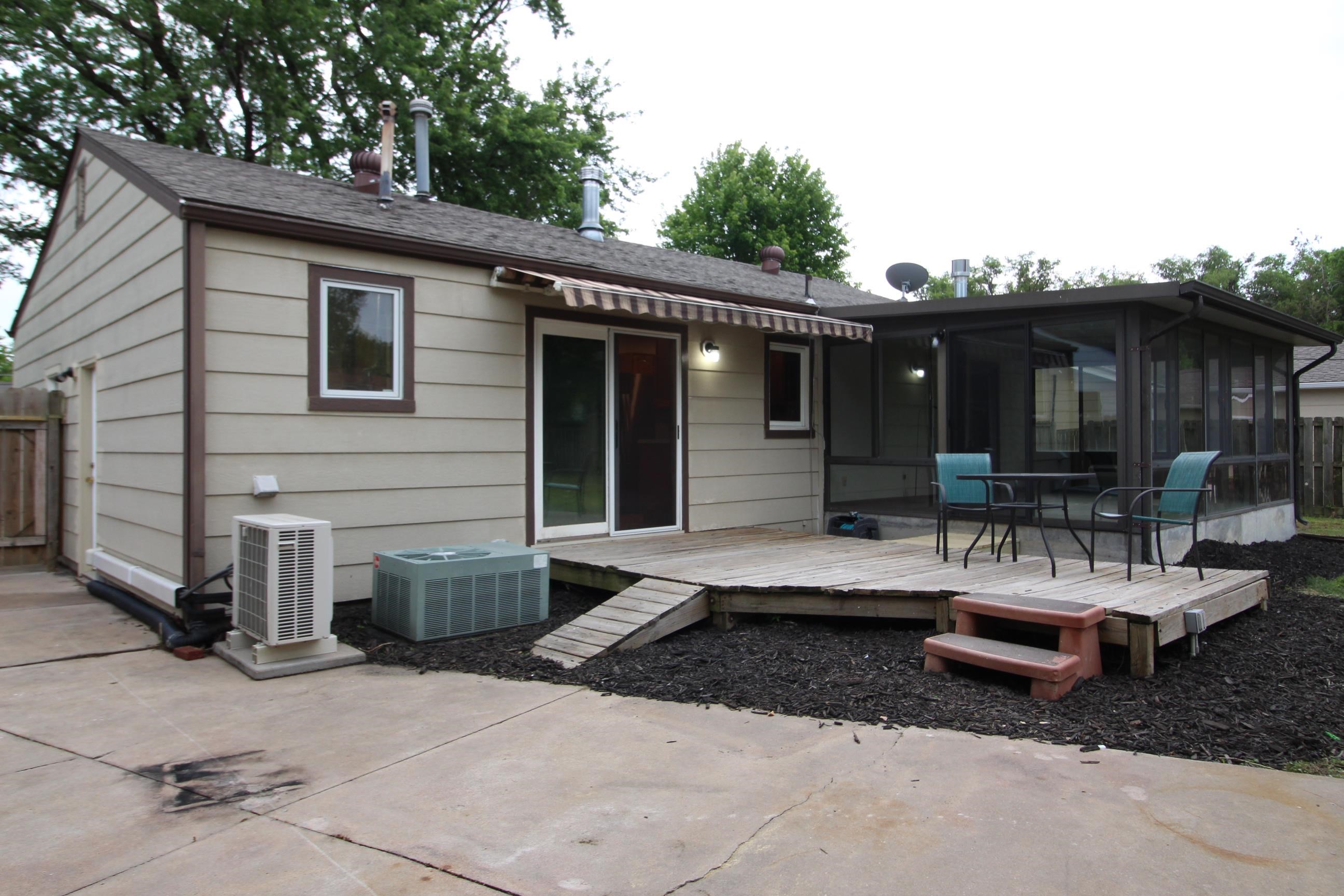 1911 S Faulders Wichita KS 67218