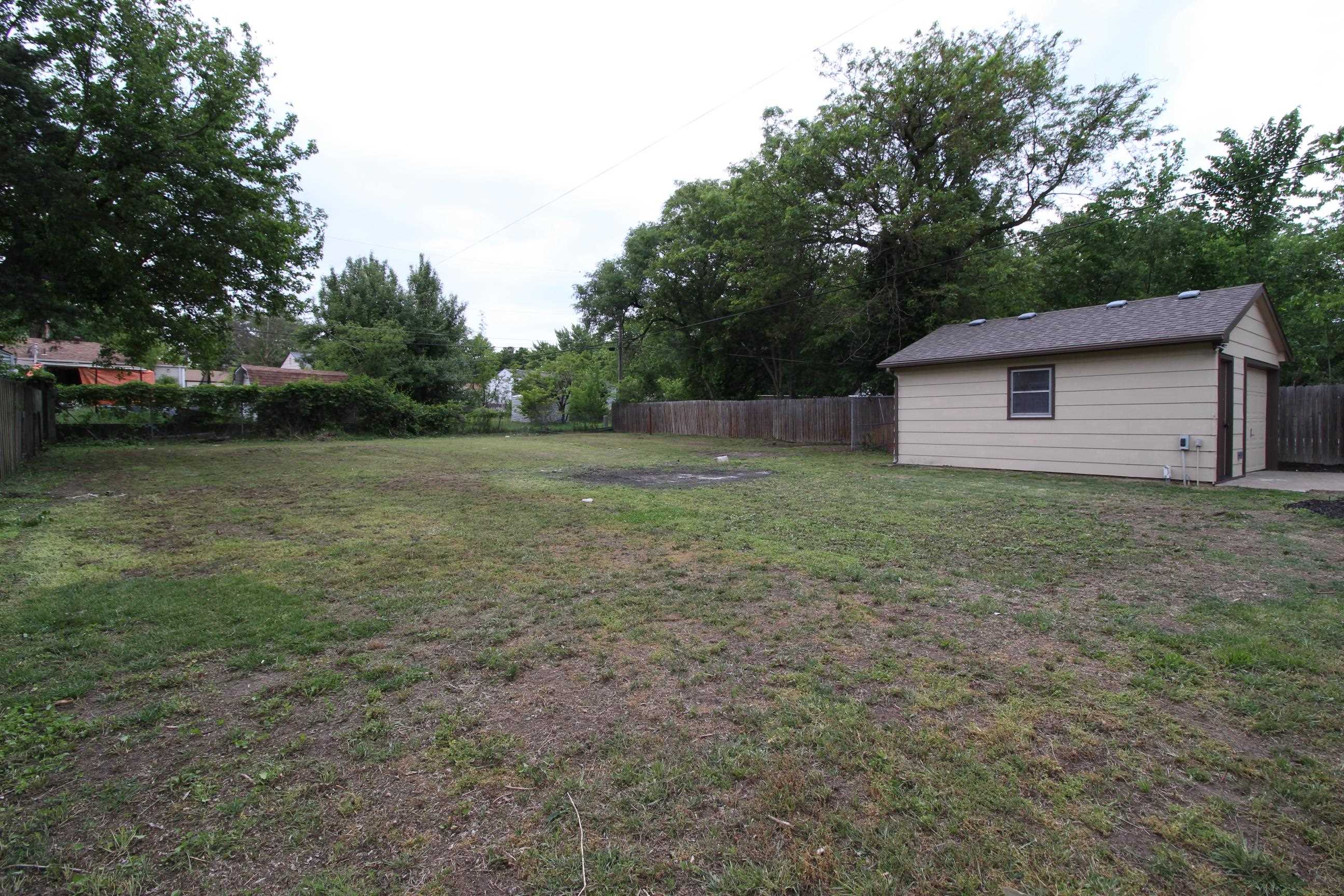 1911 S Faulders Wichita KS 67218