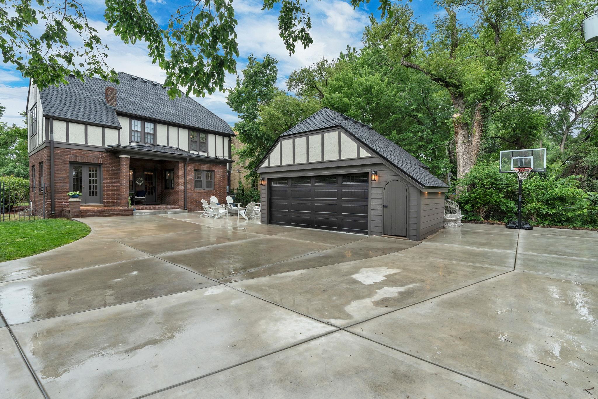 104 N Pershing Wichita KS 67208