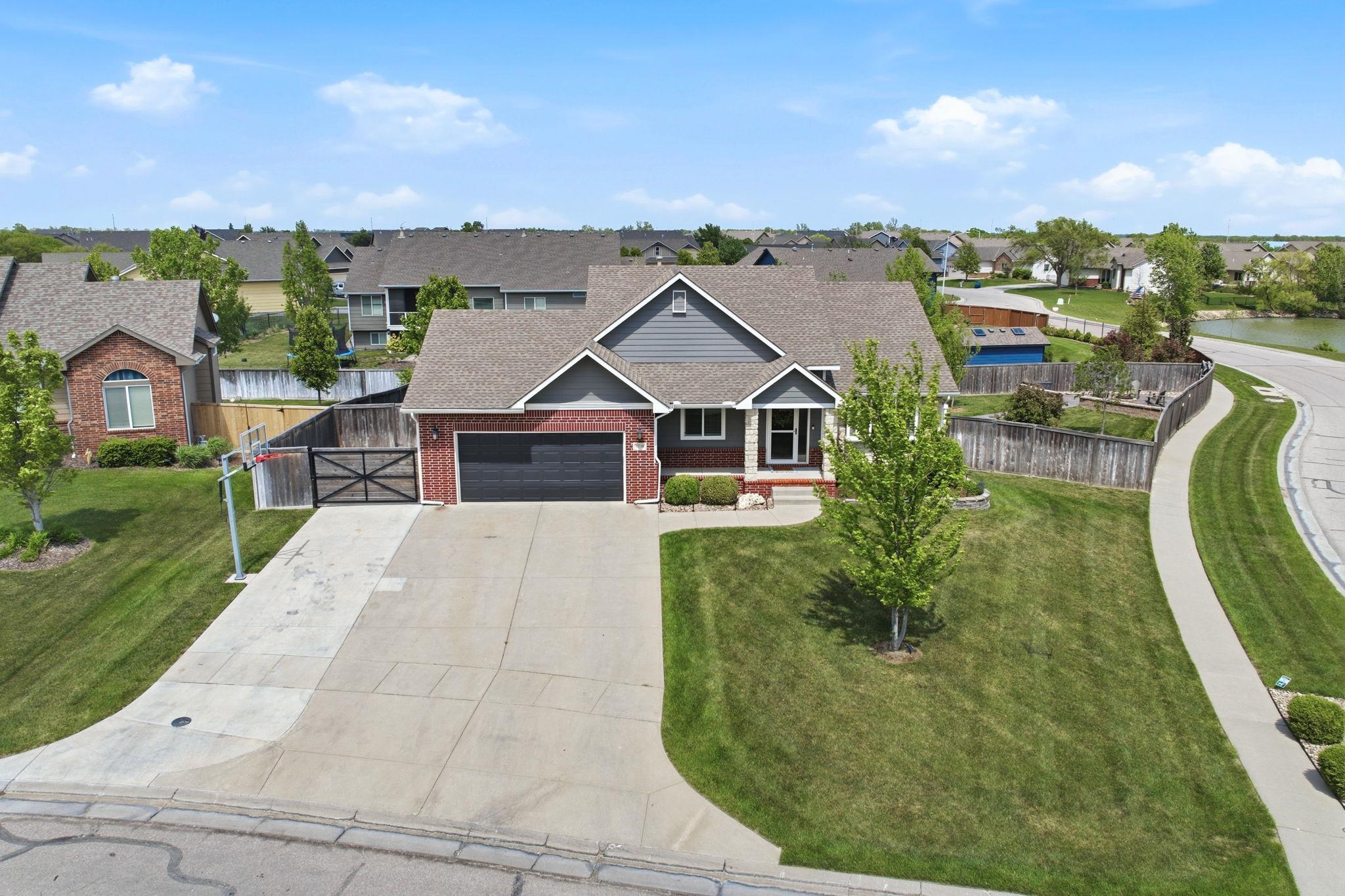 2739 N Woodridge Court Wichita KS 67226
