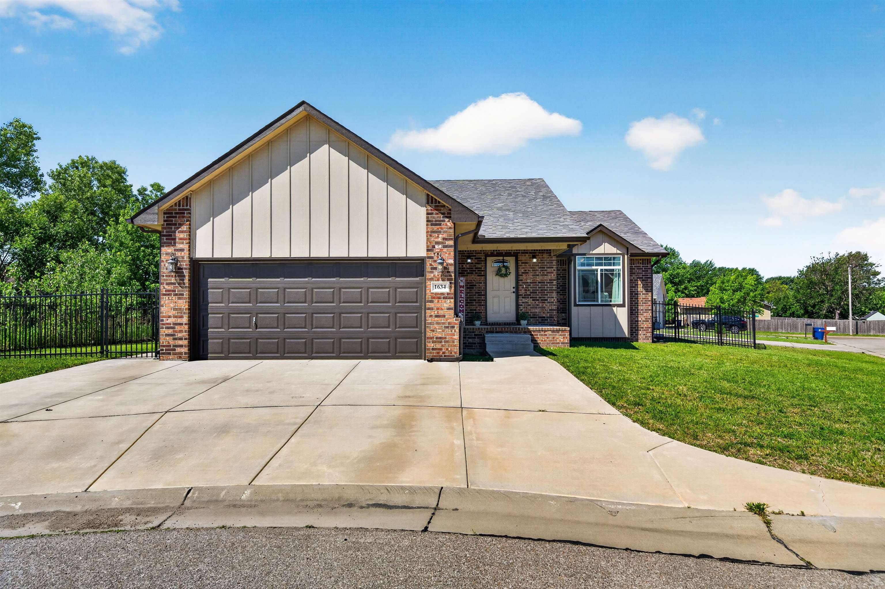 1634 S Smithmoor Wichita KS 67207