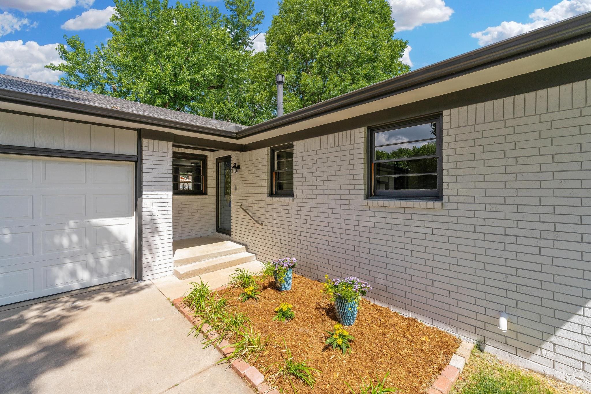 1213 N Wilbur Lane Wichita KS 67212