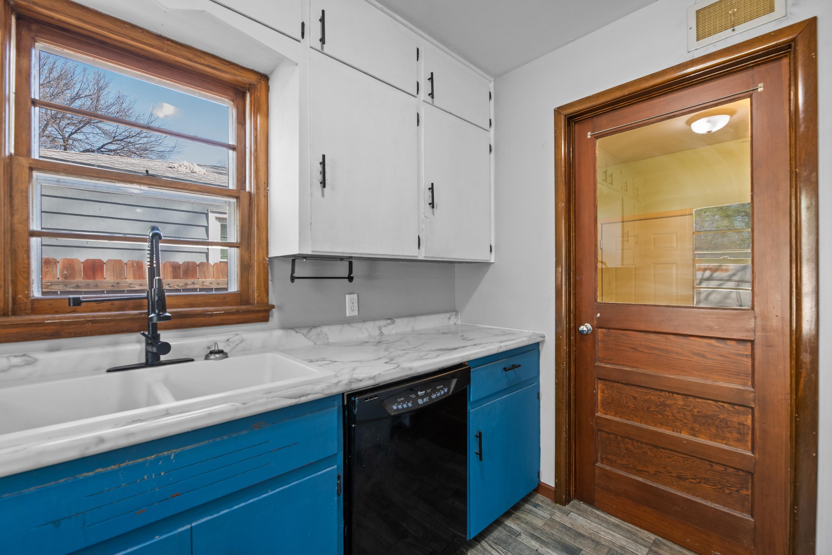 2331 S Dellrose Avenue Wichita KS 67218