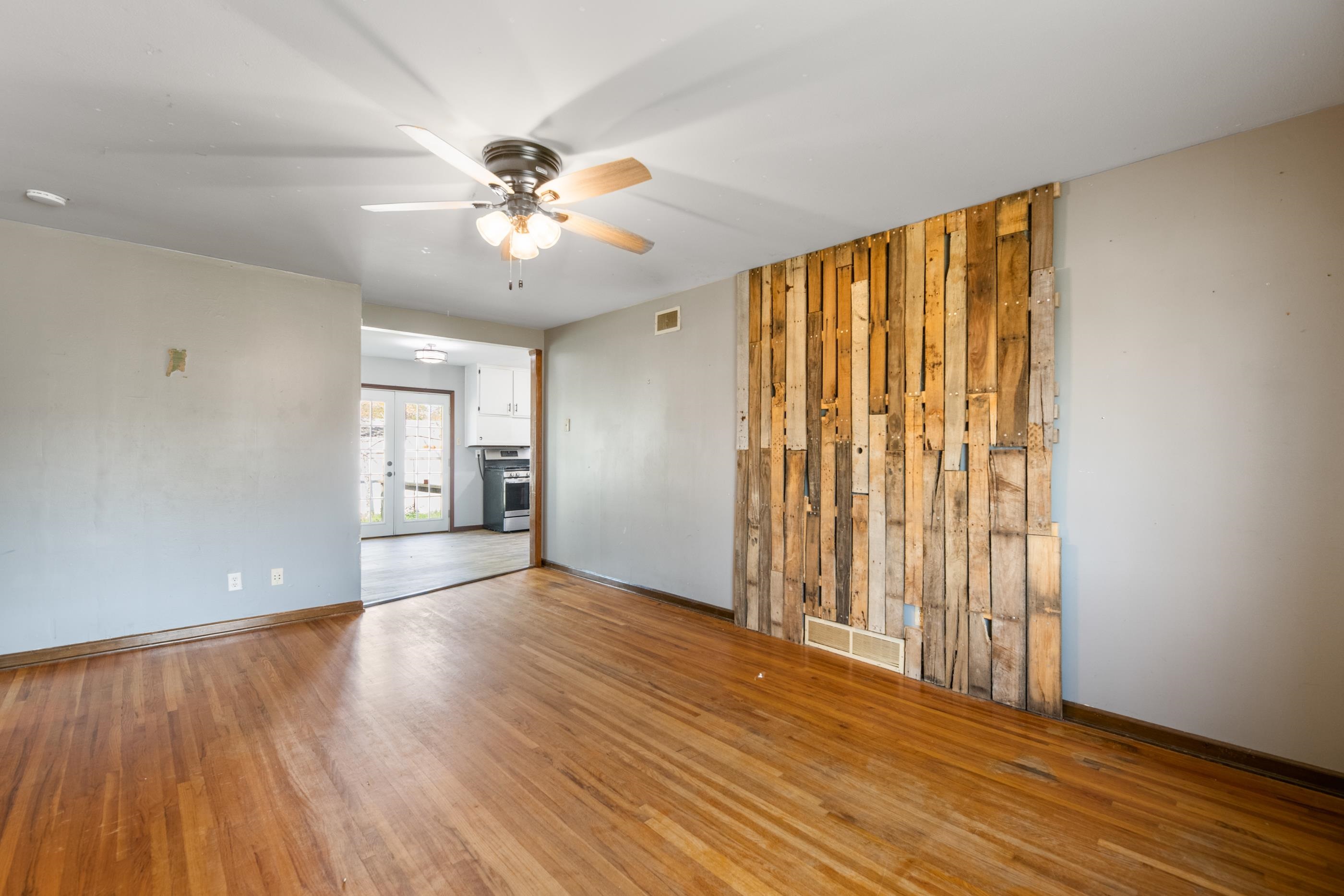 2331 S Dellrose Avenue Wichita KS 67218