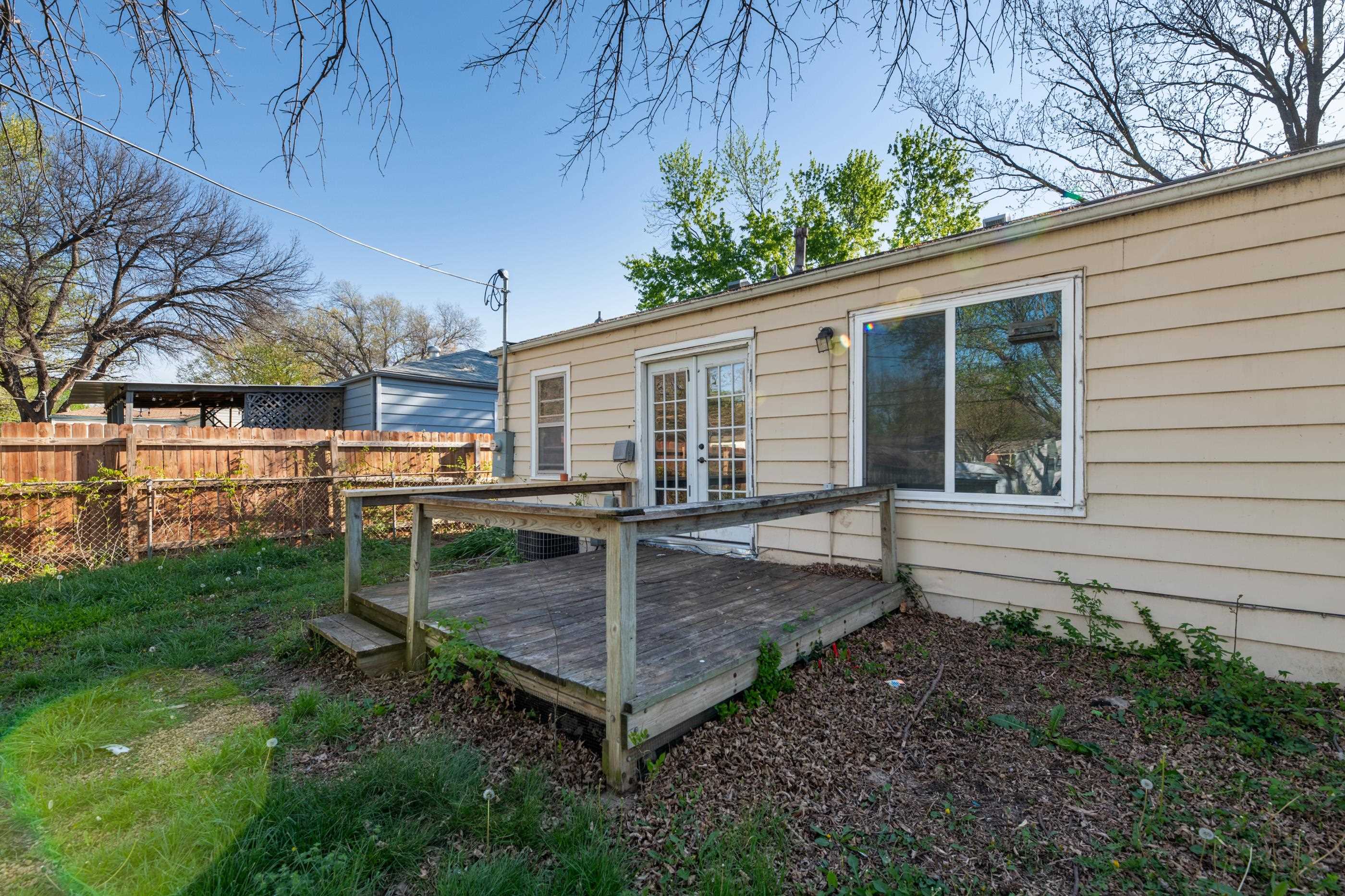 2331 S Dellrose Avenue Wichita KS 67218