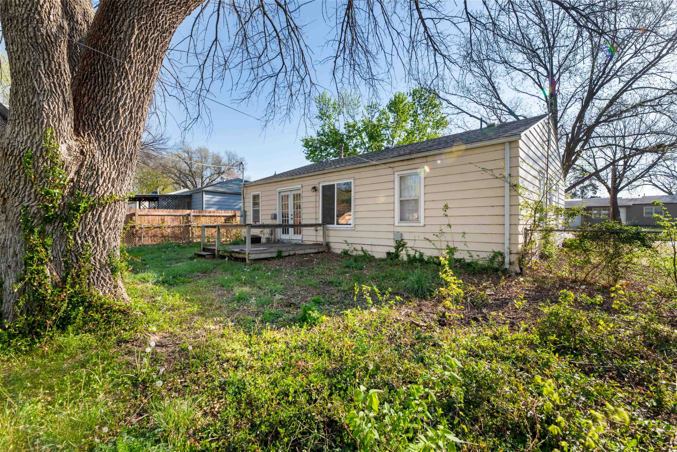 2331 S Dellrose Avenue Wichita KS 67218