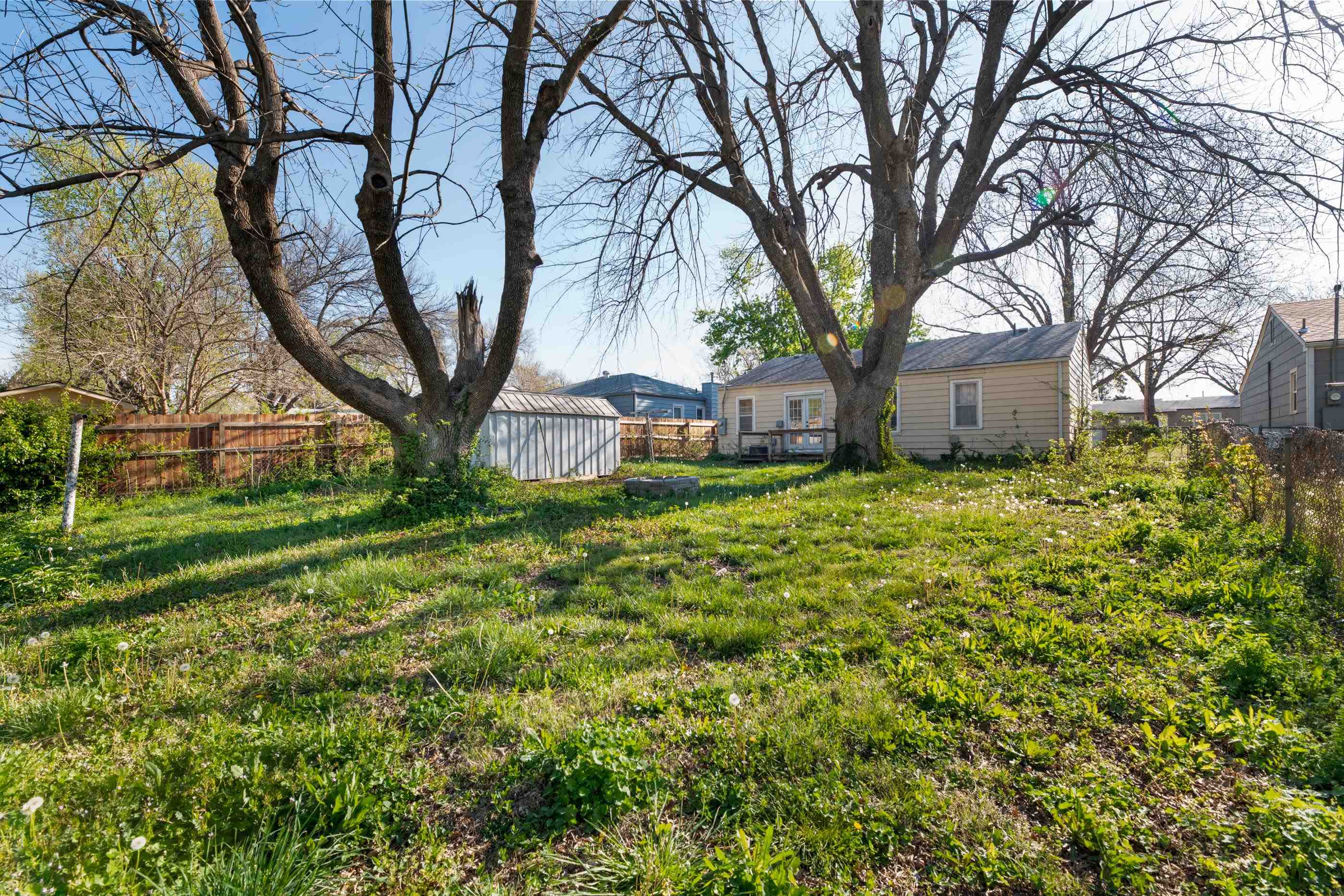 2331 S Dellrose Avenue Wichita KS 67218