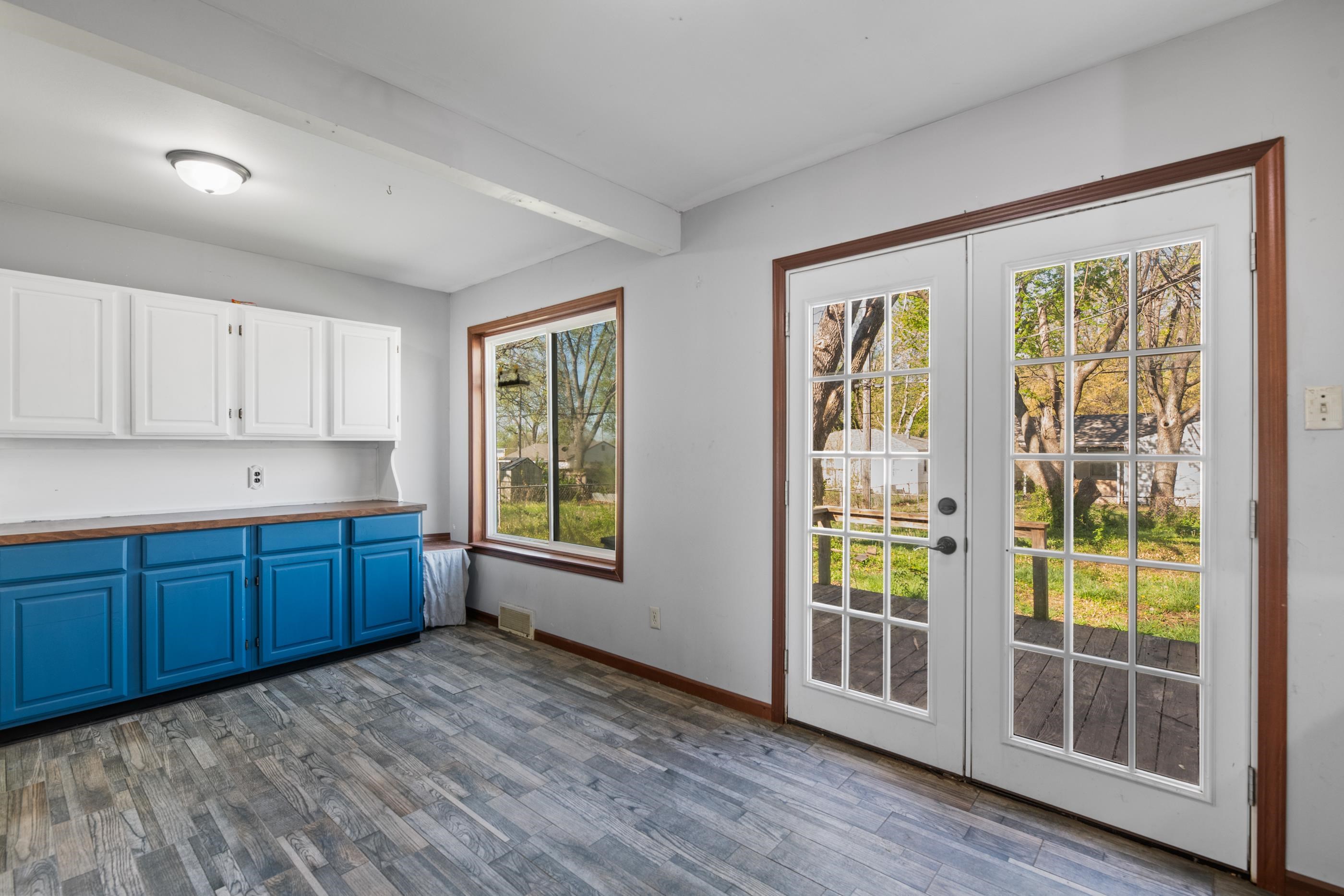 2331 S Dellrose Avenue Wichita KS 67218