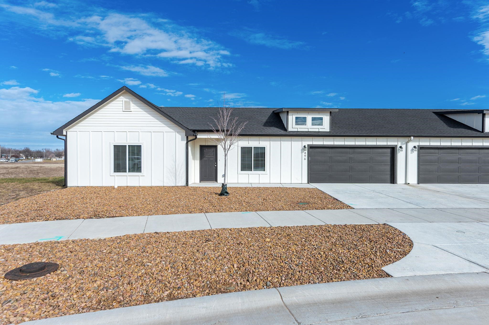 490 E Harper Street Valley Center KS 67147-8948