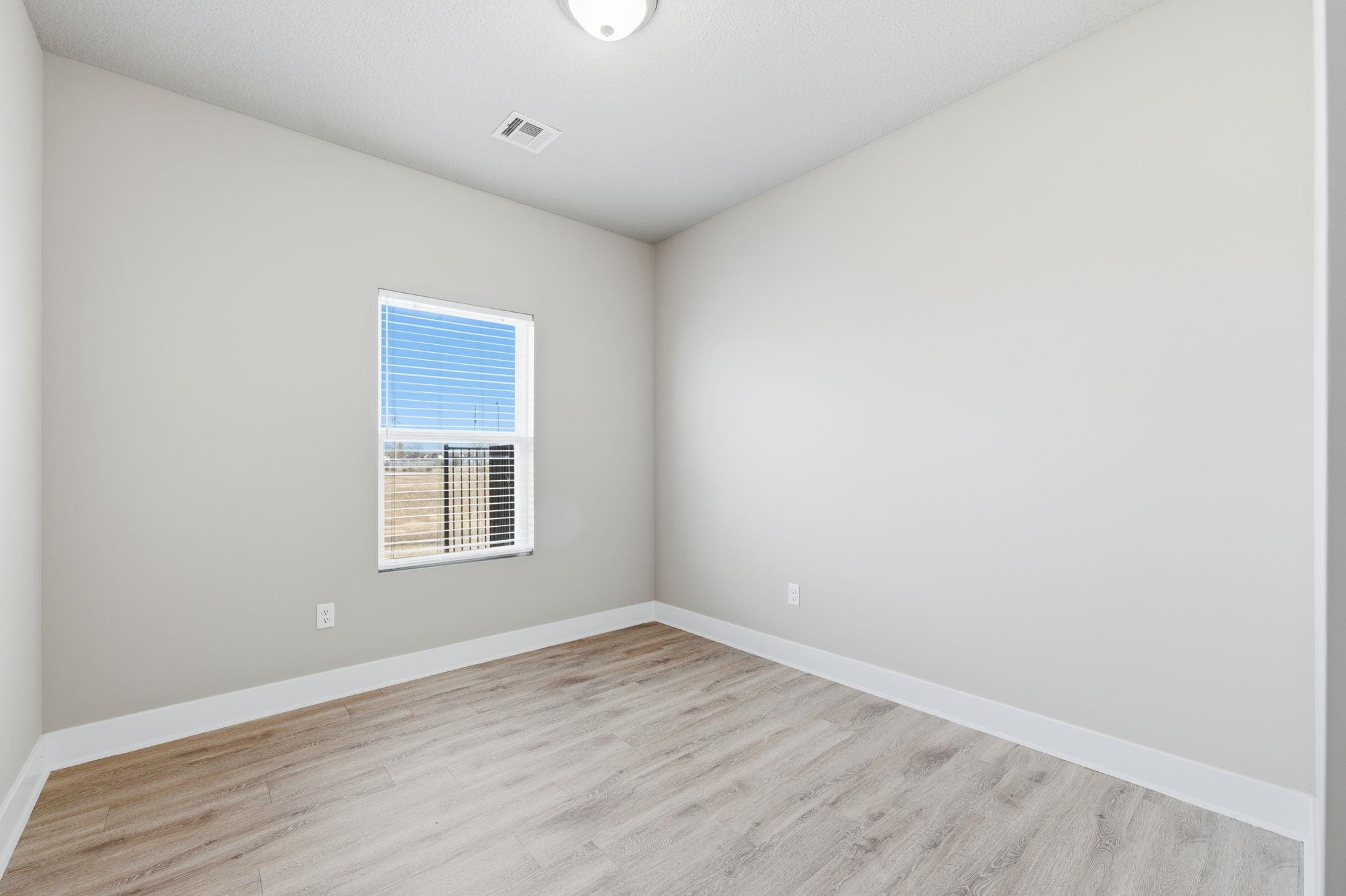 490 E Harper Street Valley Center KS 67147-8948