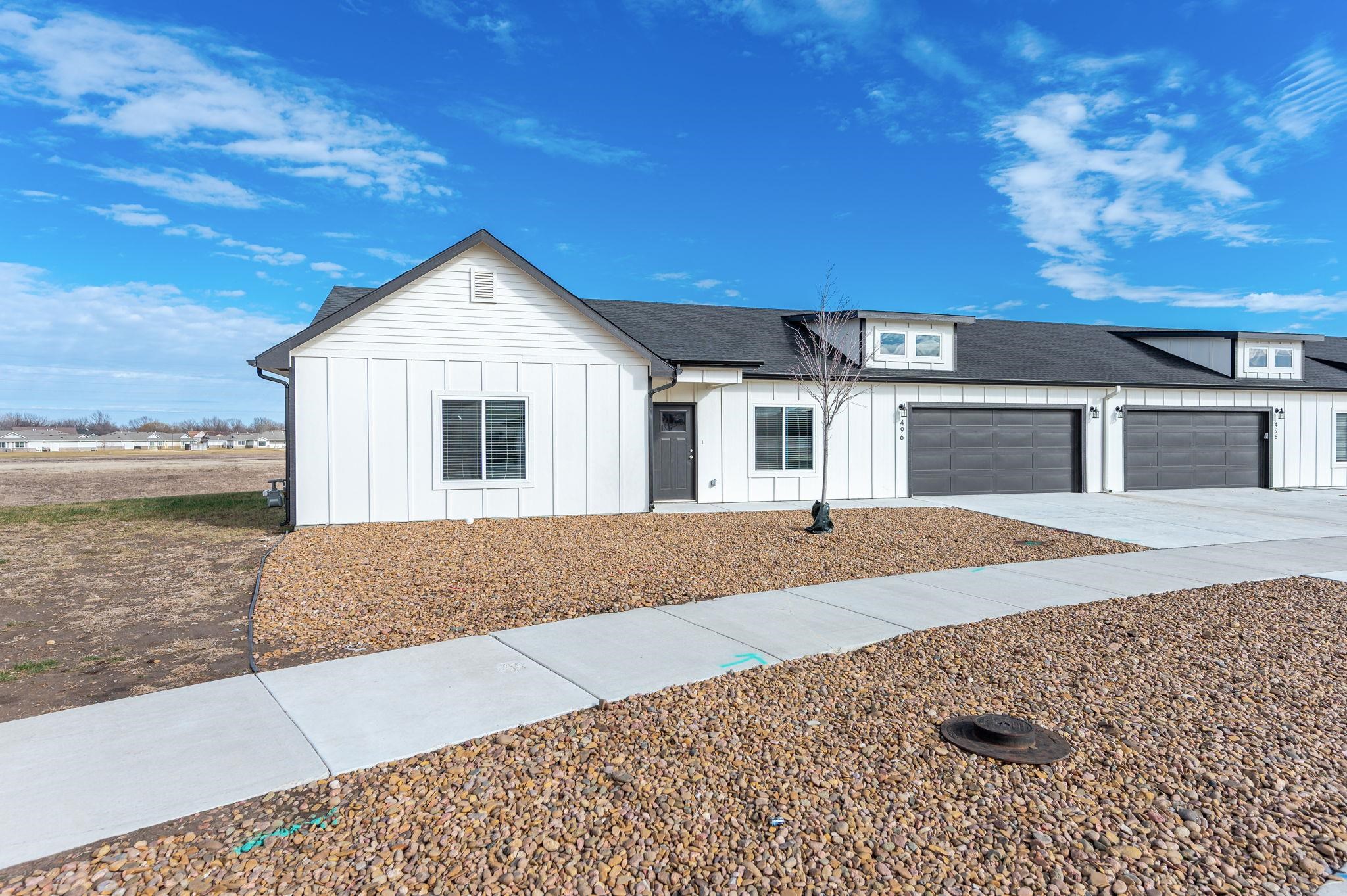 490 E Harper Street Valley Center KS 67147-8948