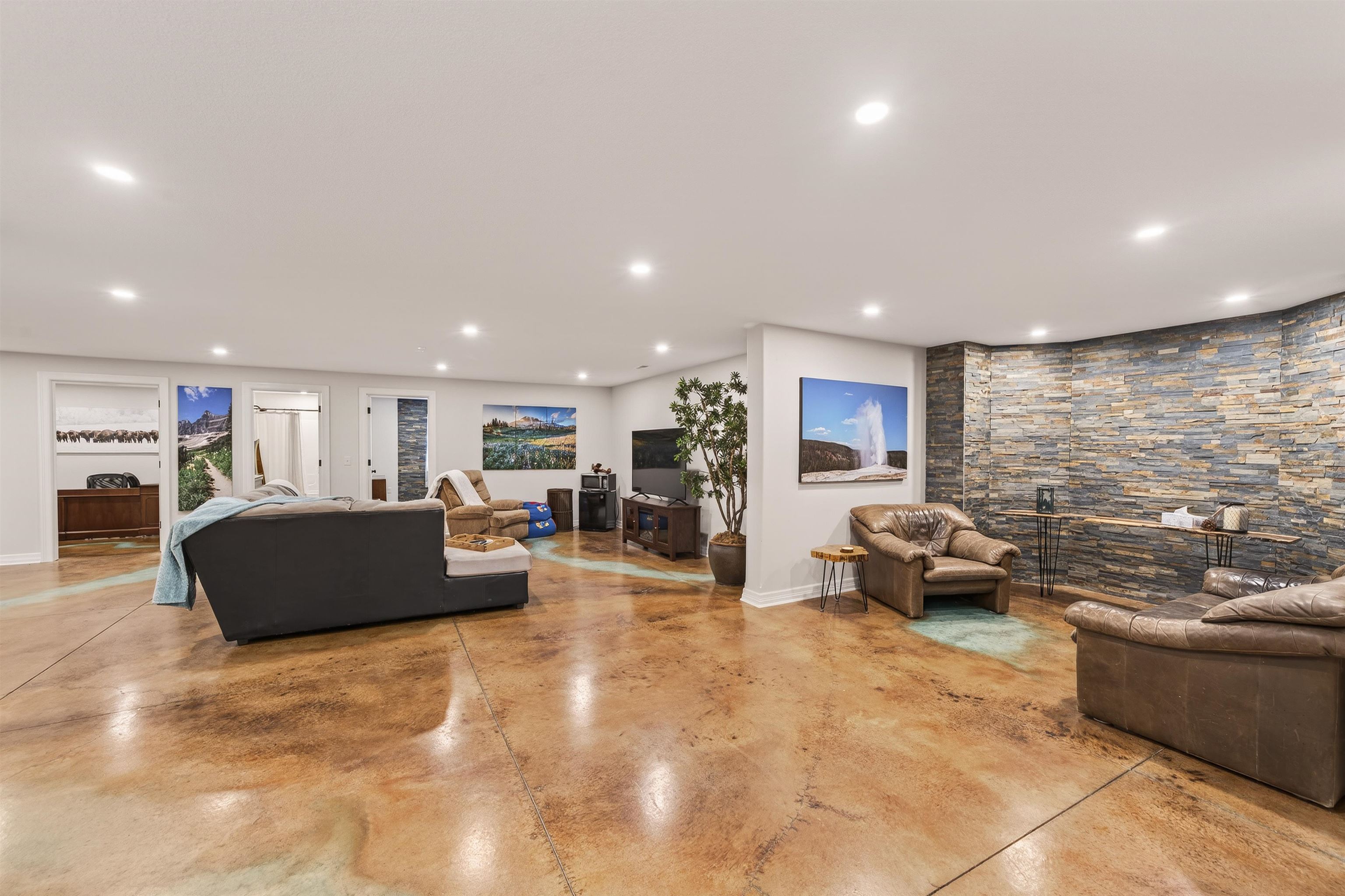 2100 N East Lake Road Newton KS 67114