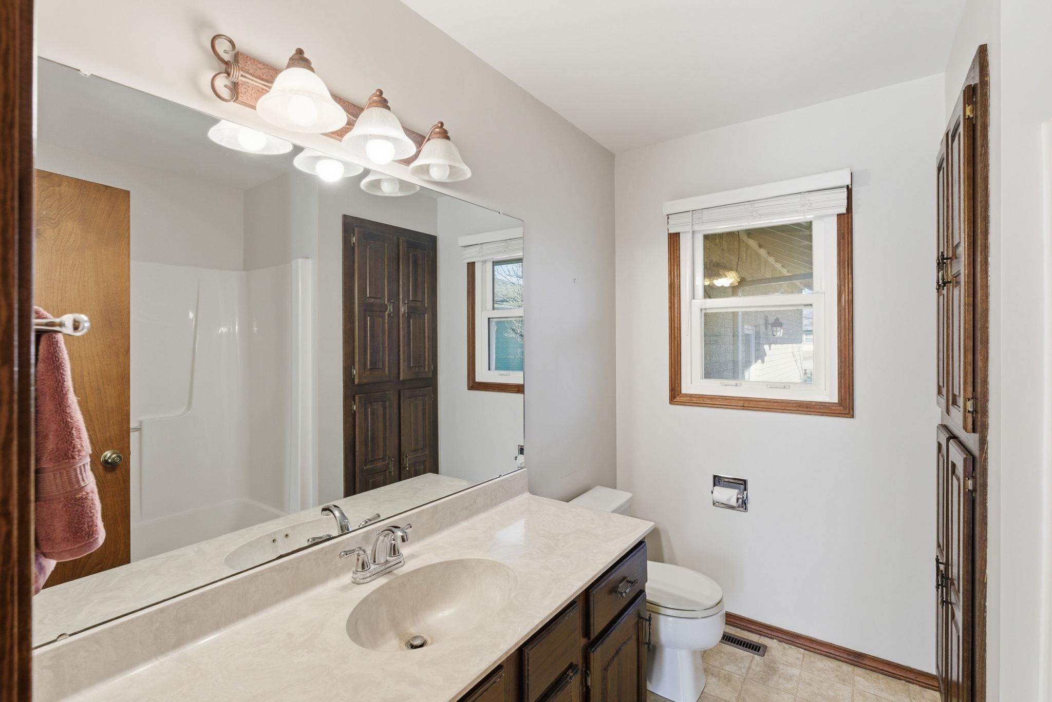500 Rolling Hills Newton KS 67114