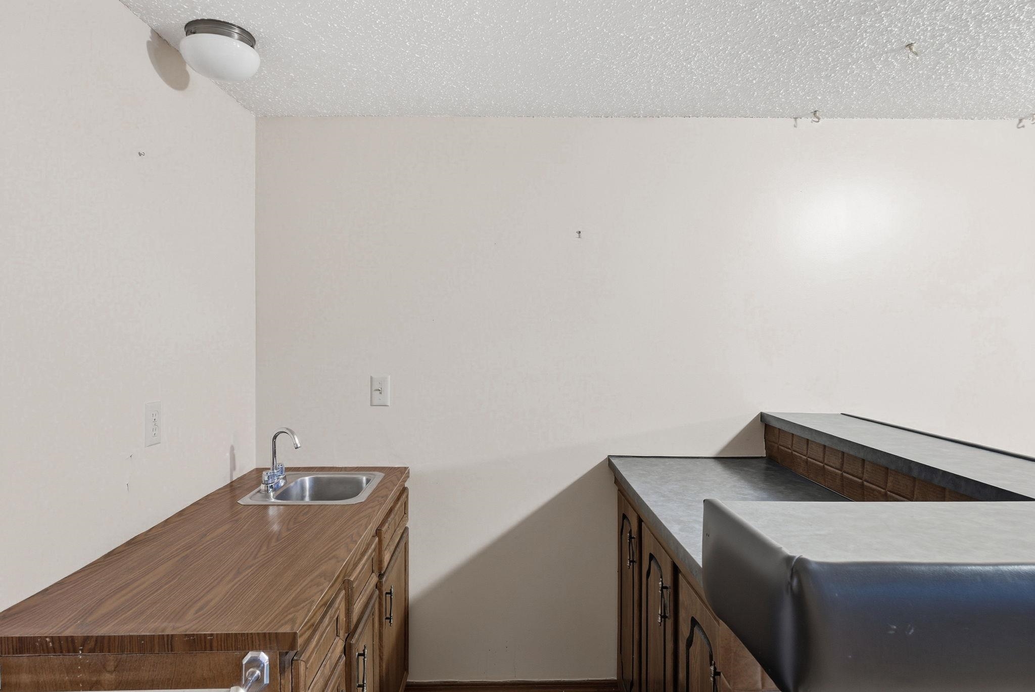 500 Rolling Hills Newton KS 67114