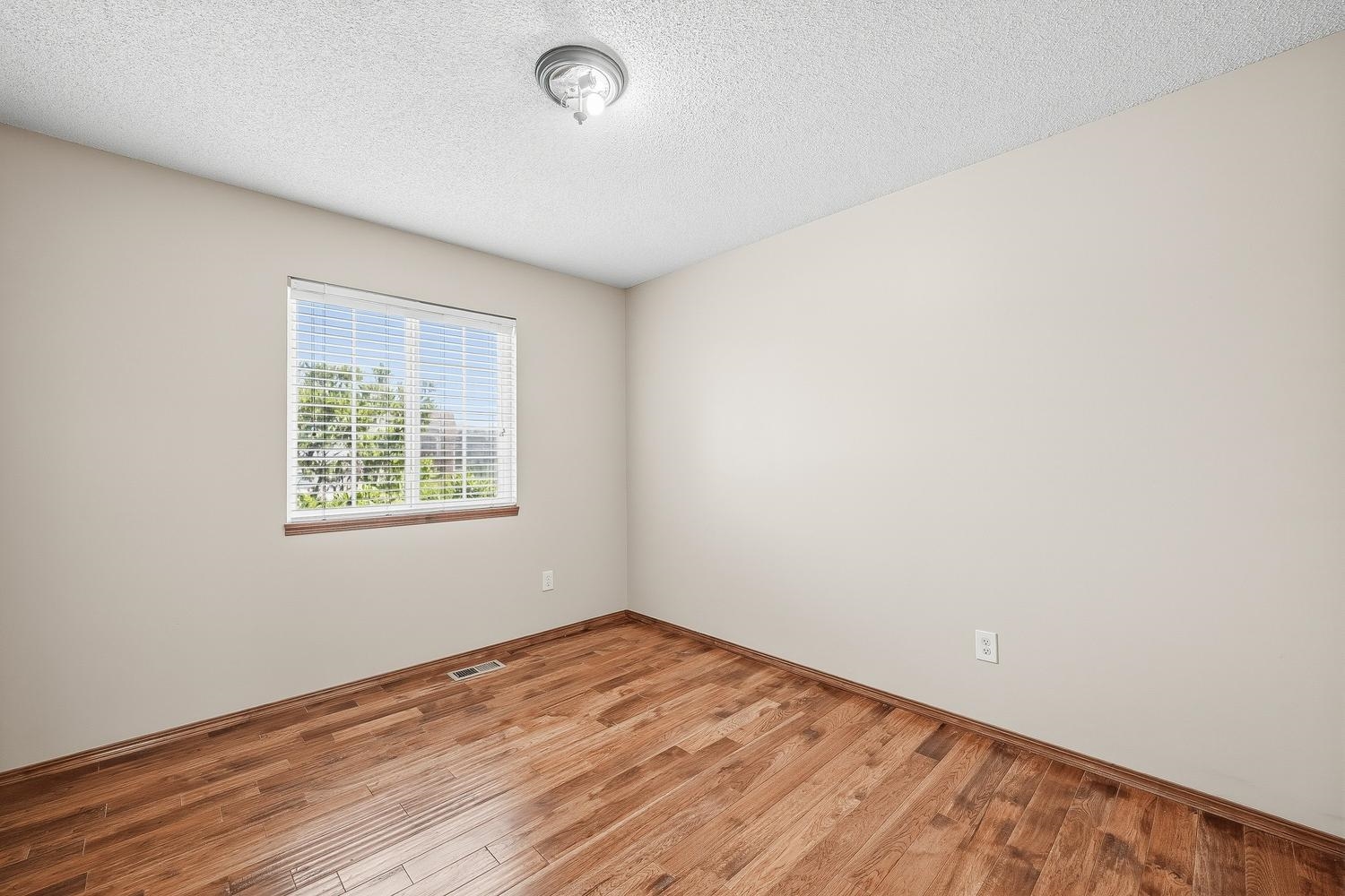 921 S Glenmoor Wichita KS 67207