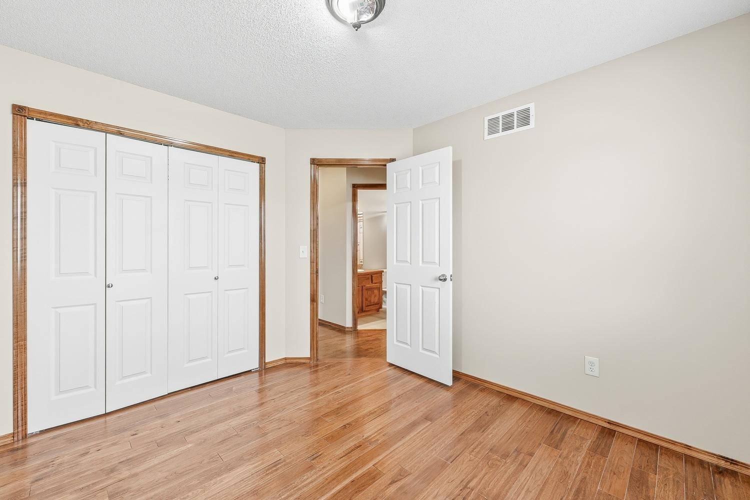 921 S Glenmoor Wichita KS 67207