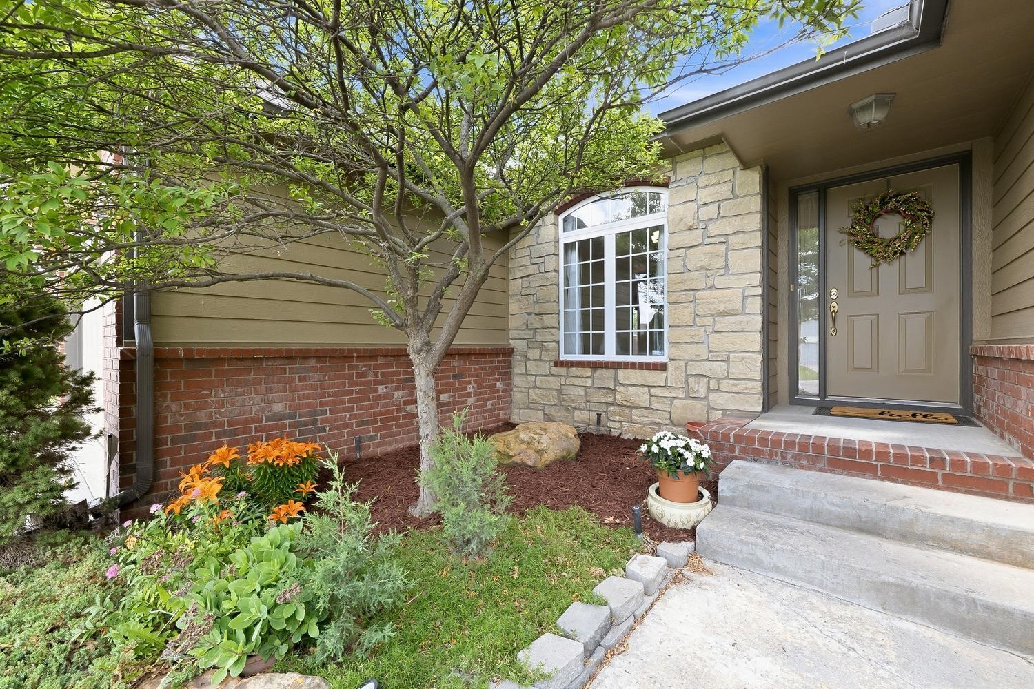 921 S Glenmoor Wichita KS 67207