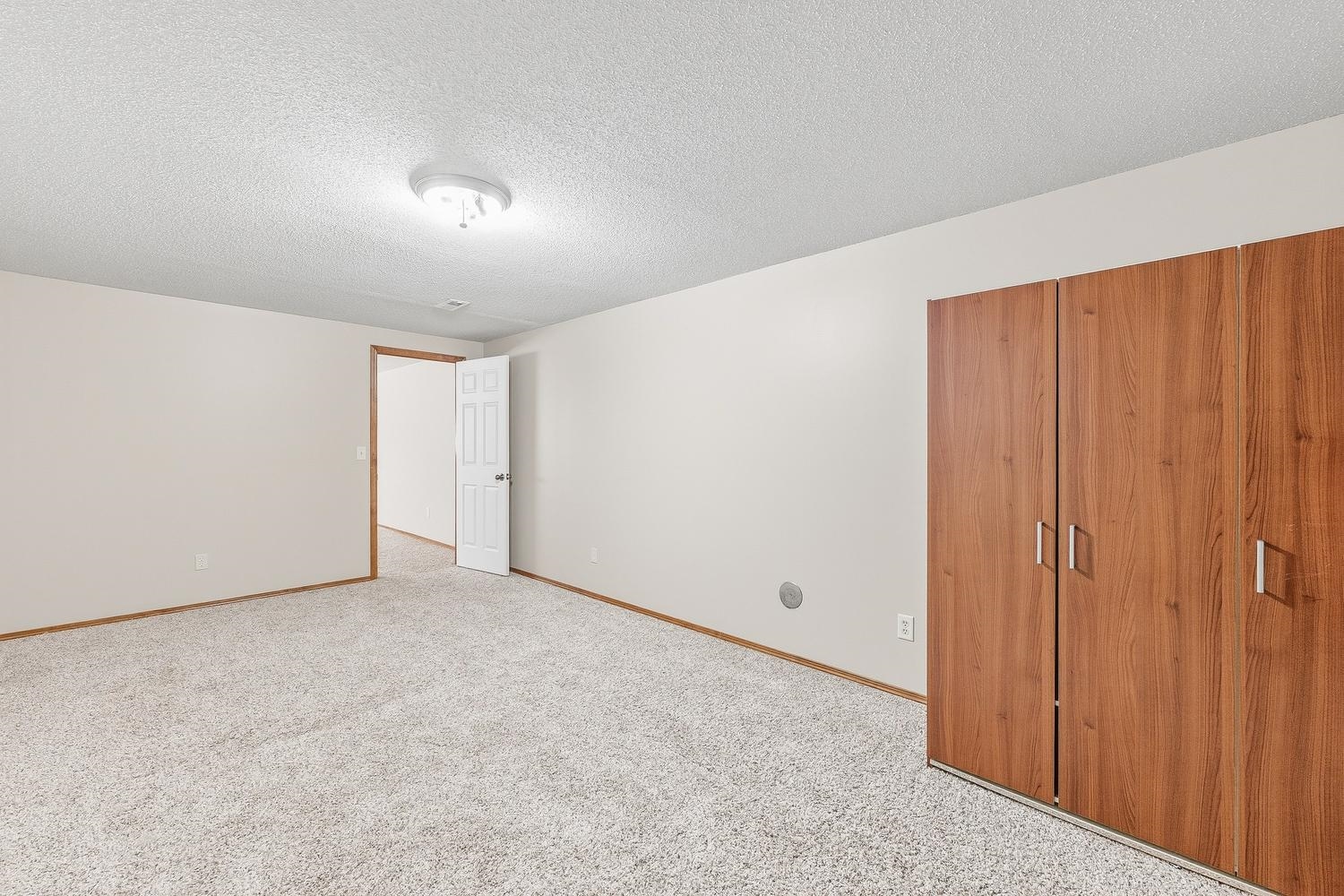 921 S Glenmoor Wichita KS 67207