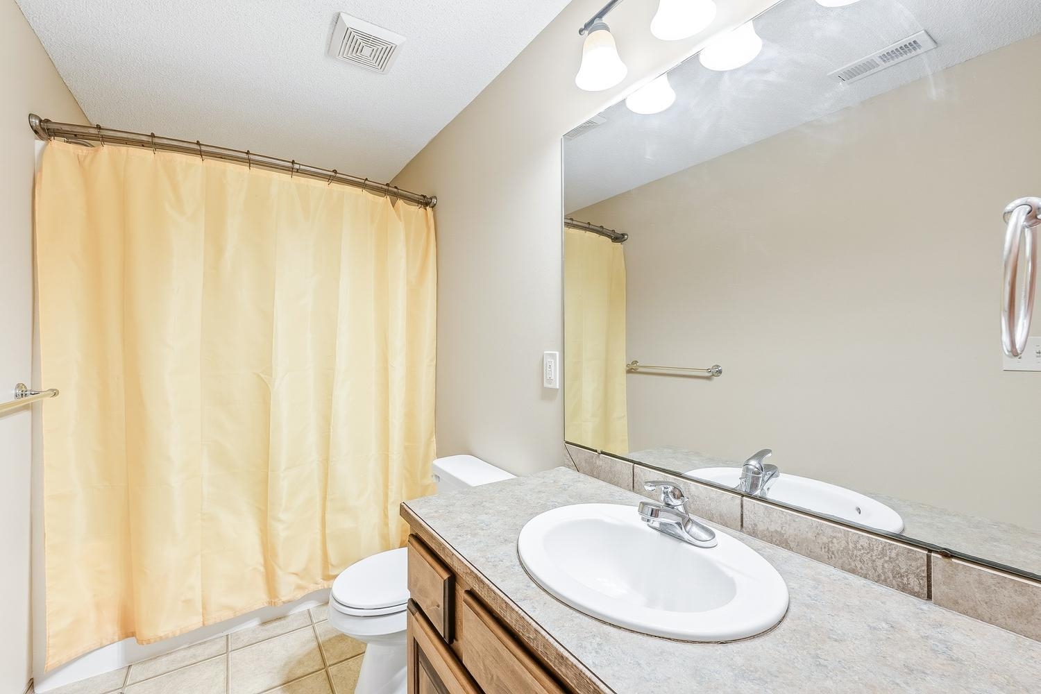 921 S Glenmoor Wichita KS 67207