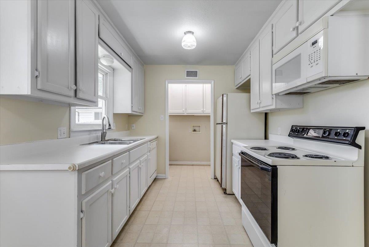 3368 S Vine Wichita KS 67217