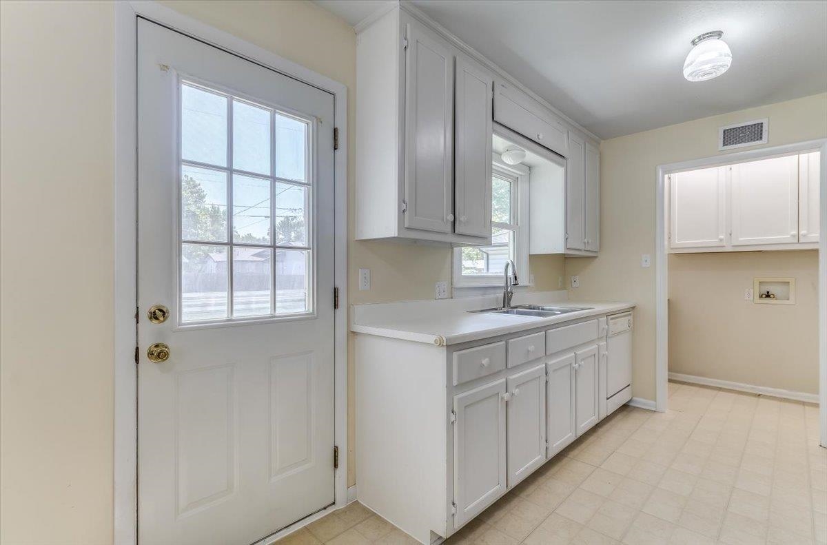 3368 S Vine Wichita KS 67217