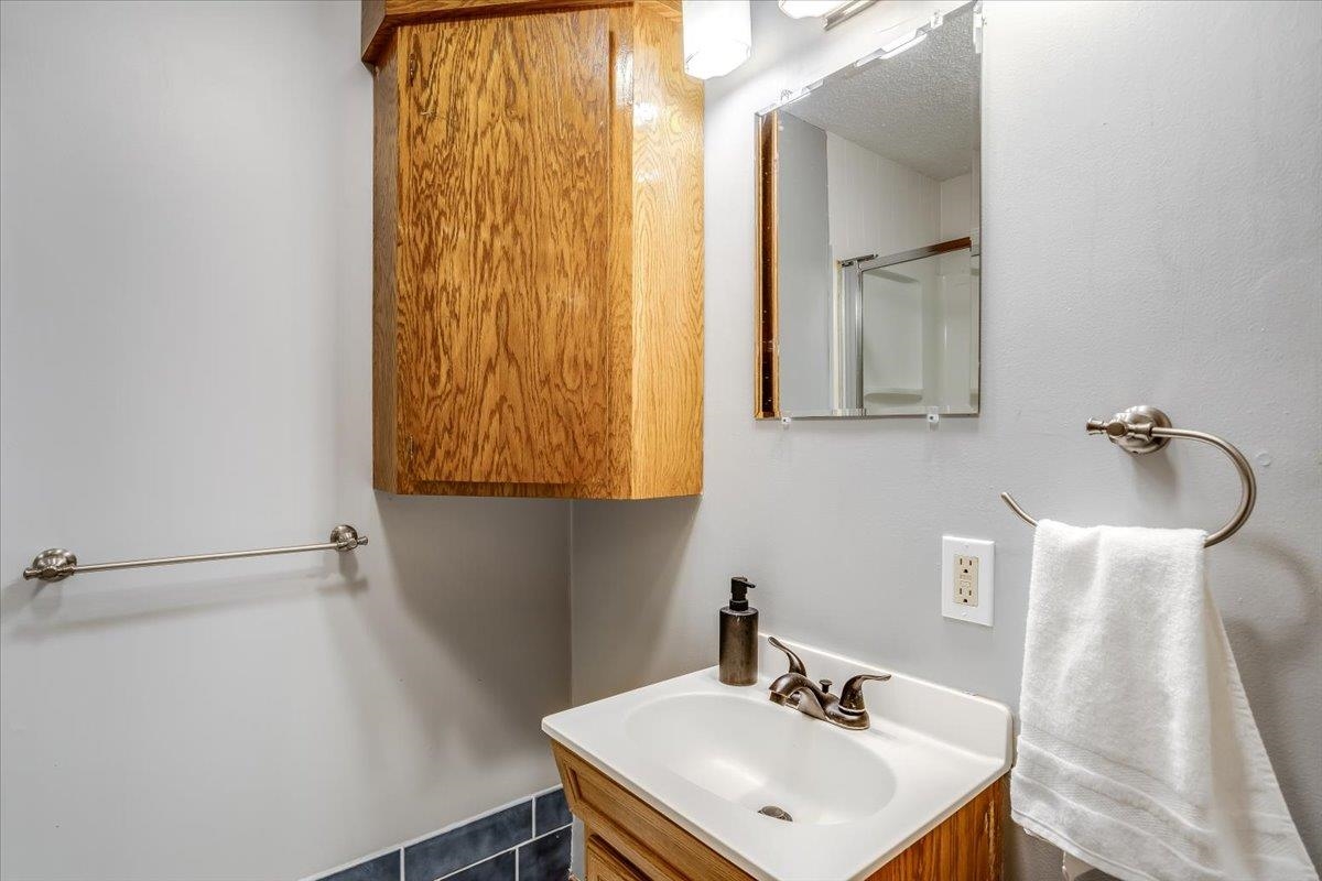4326 N Mission Street Bel Aire KS 67226-1443