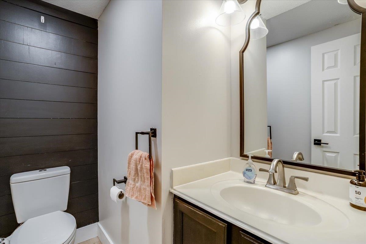 4326 N Mission Street Bel Aire KS 67226-1443