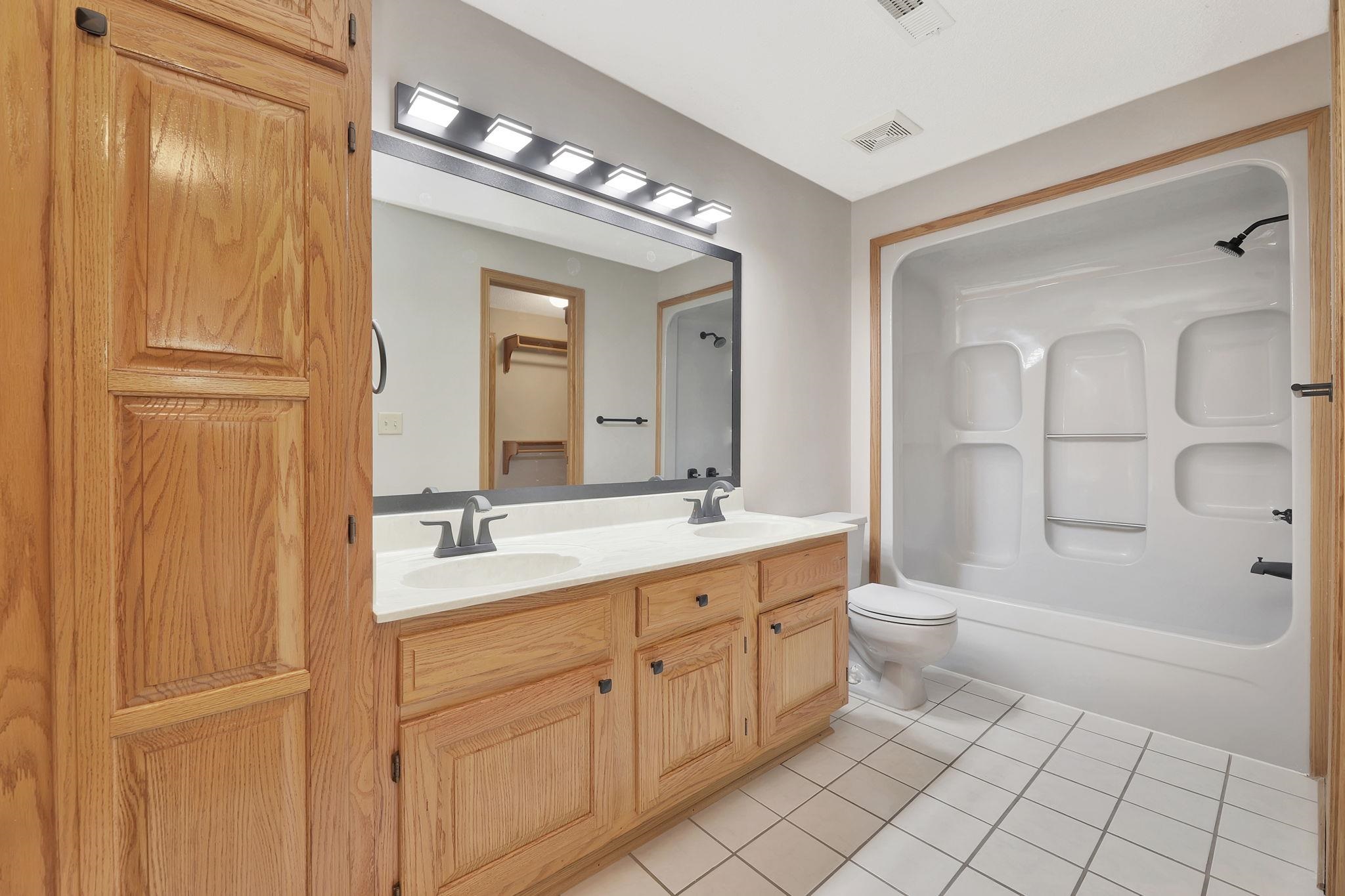2501 N Fox Run Wichita KS 67226