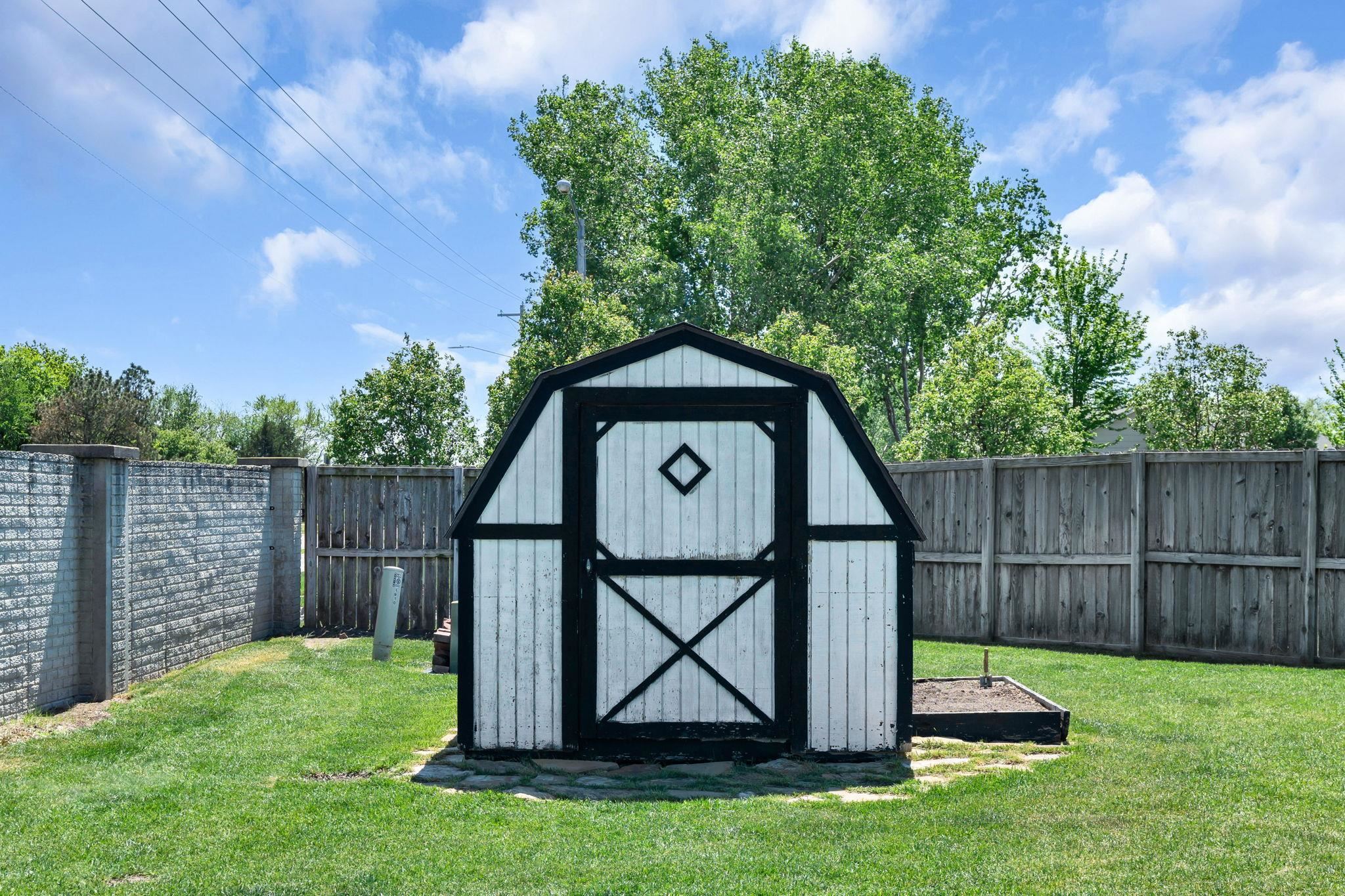 1910 N Nickelton Court Wichita KS 67235